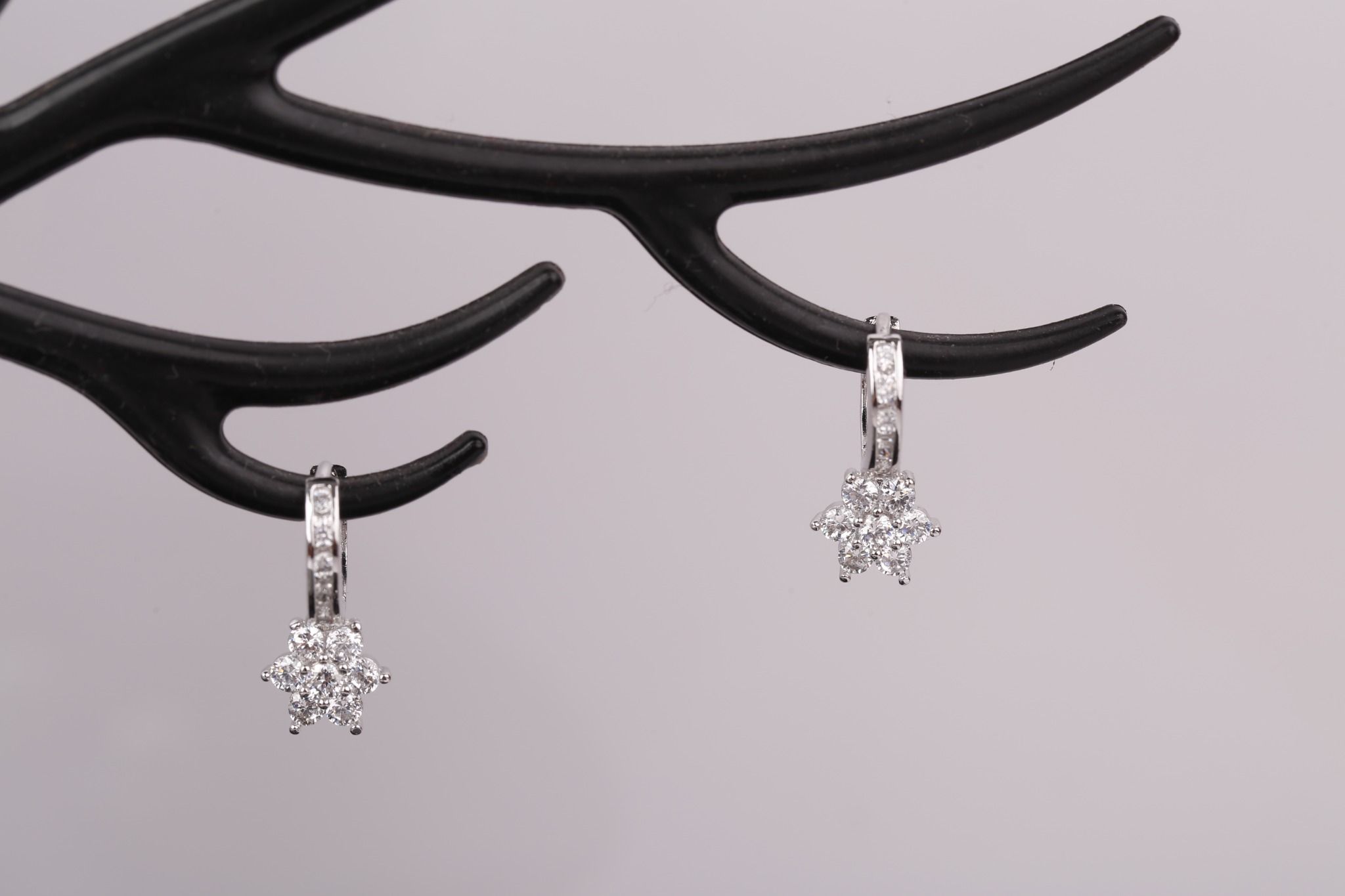Hoa tai bạc đính đá Ross phong cách trẻ trung Opal