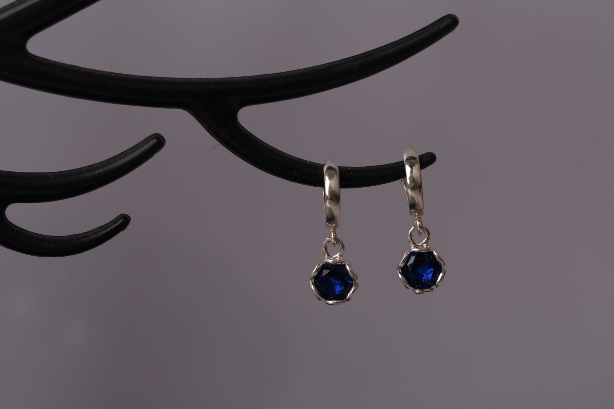 Hoa tai bạc đính đá Ross phong cách trẻ trung Opal