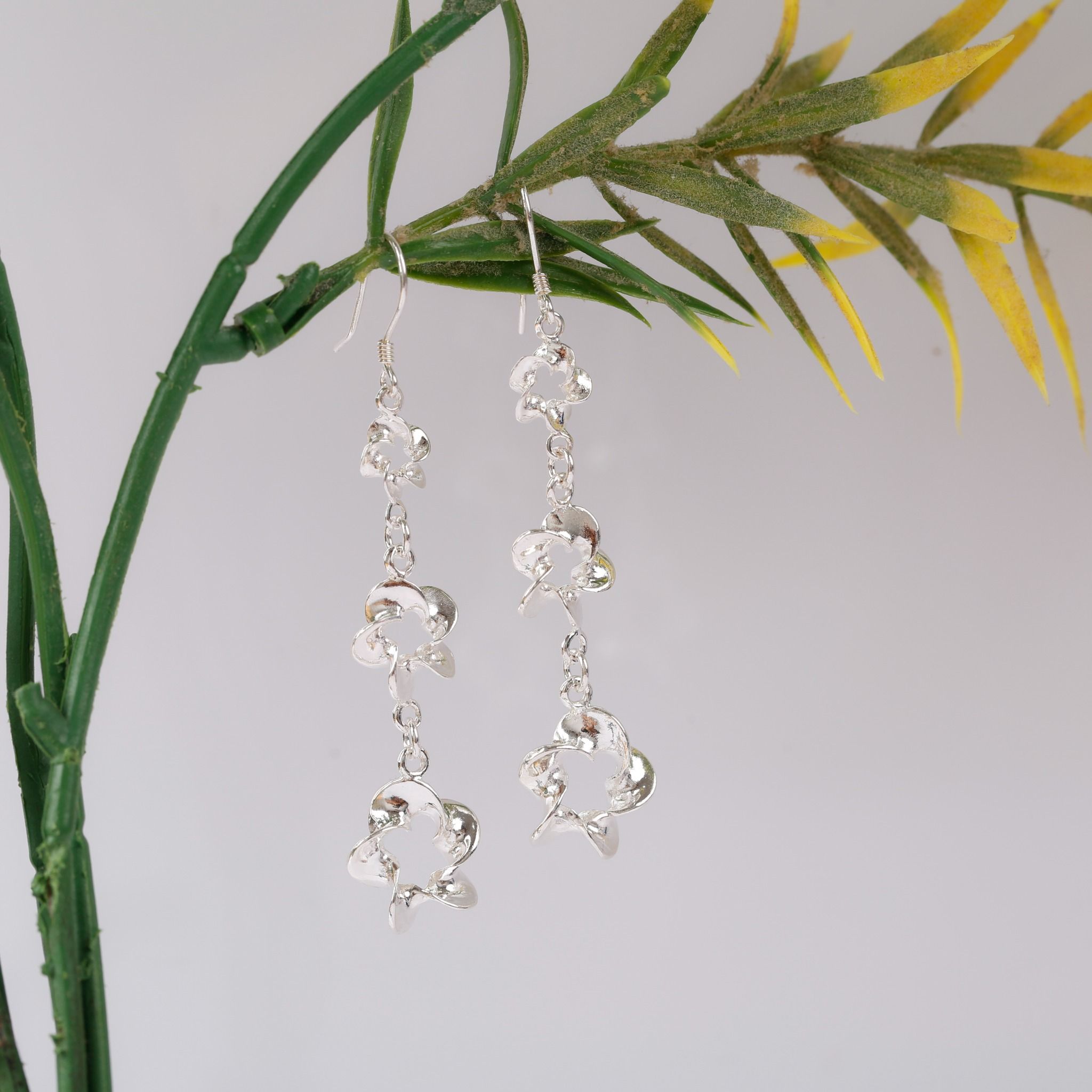Hoa tai bạc dáng dài phong cách trẻ trung thời thượng Opal