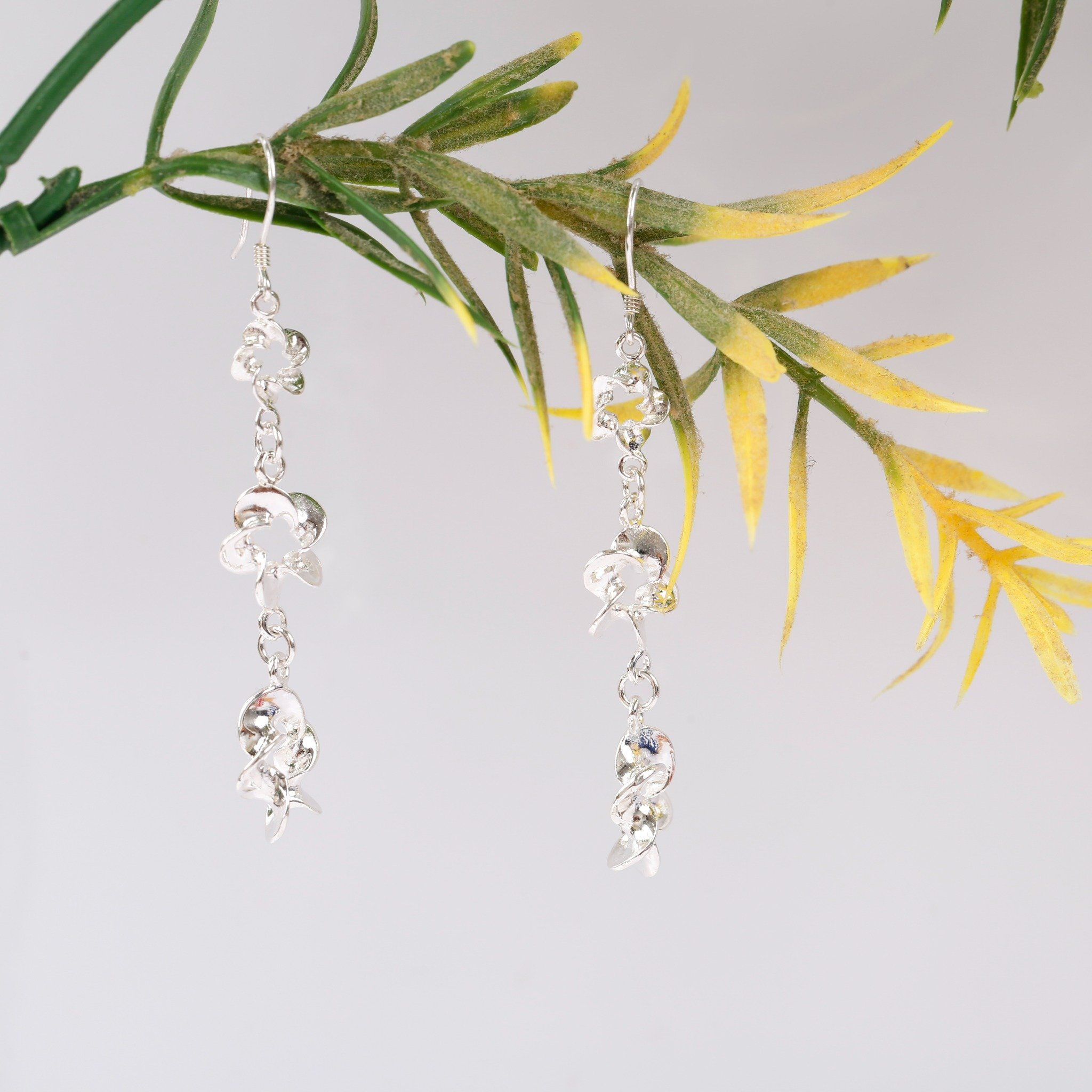 Hoa tai bạc dáng dài phong cách trẻ trung thời thượng Opal
