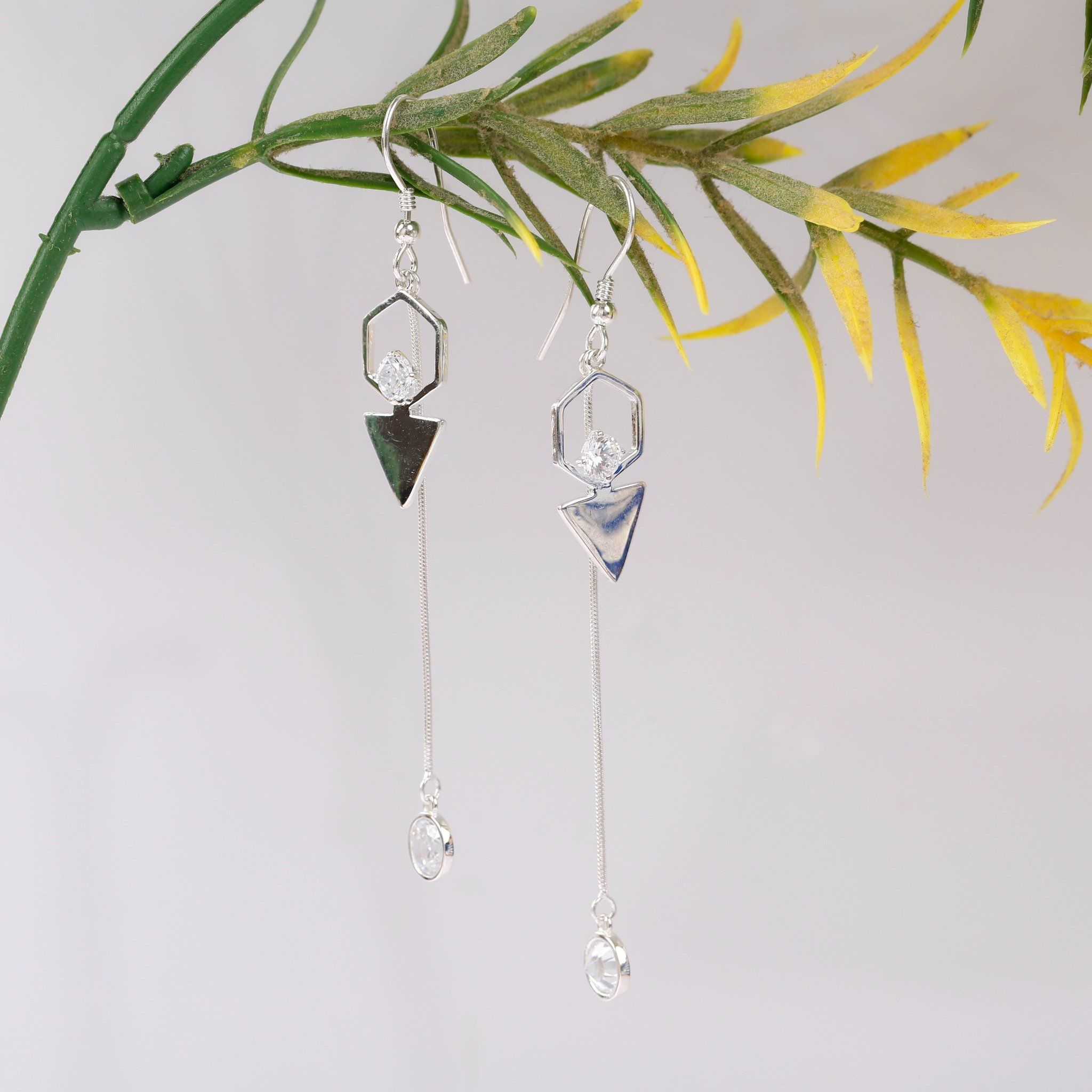Hoa tai bạc đính đá Ross phong cách trẻ trung Opal