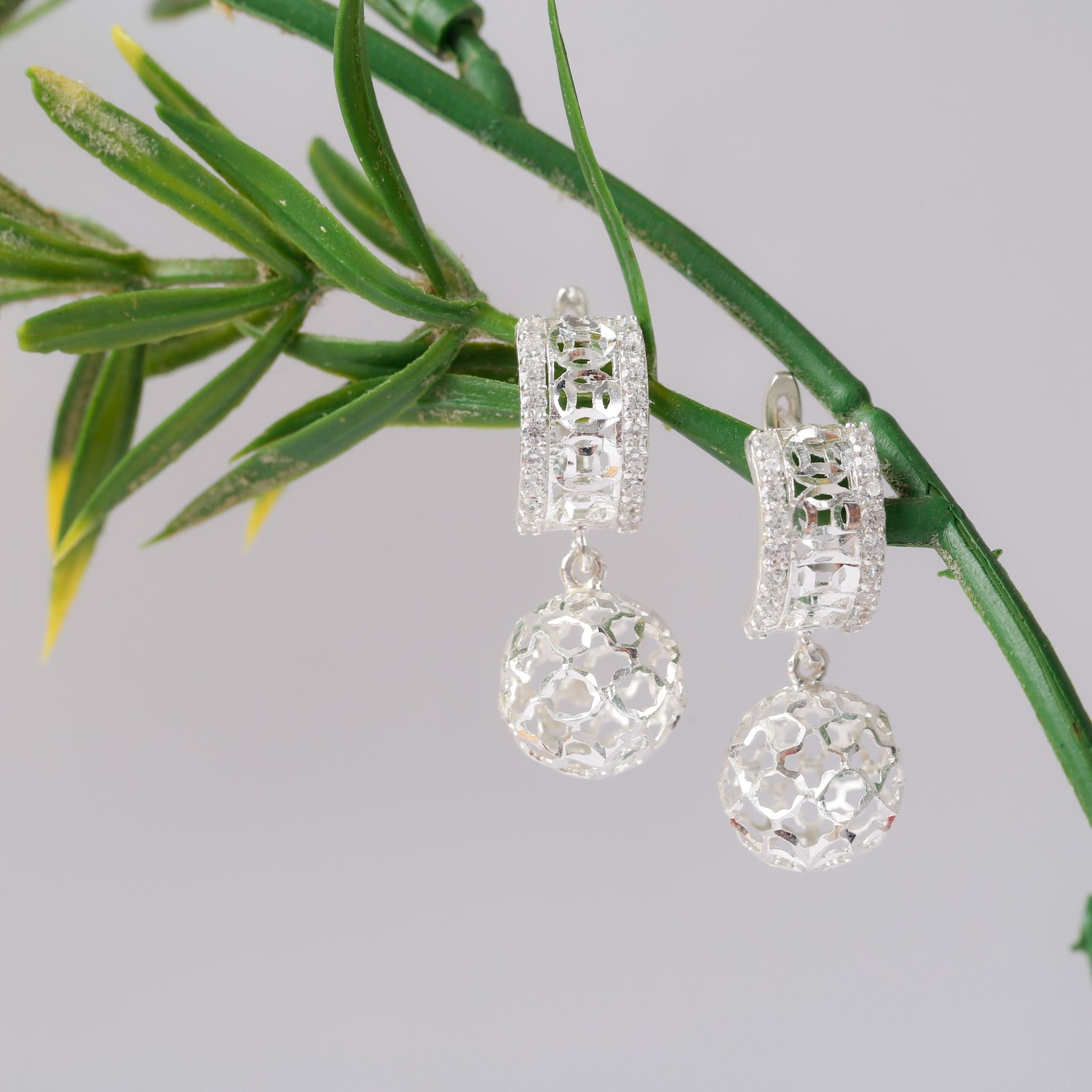 Hoa tai Bạc đính đá Ross phong cách trẻ trung Opal