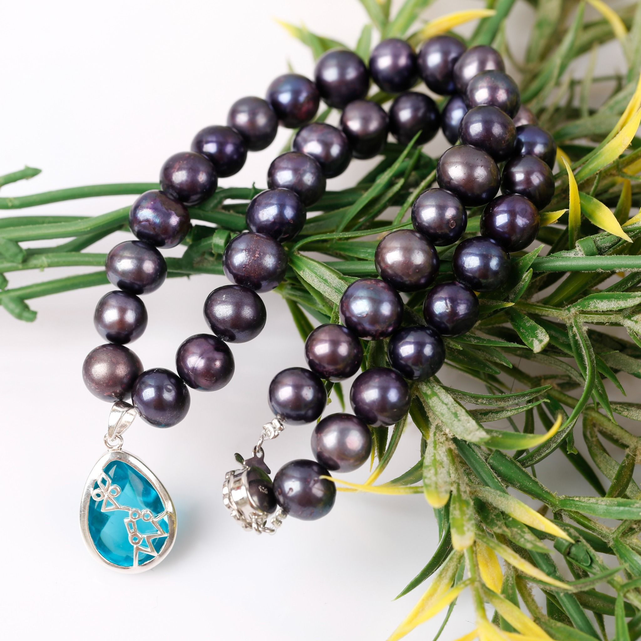 Vòng cổ Ngọc trai đen ánh tím mặt đá thương hiệu Opal