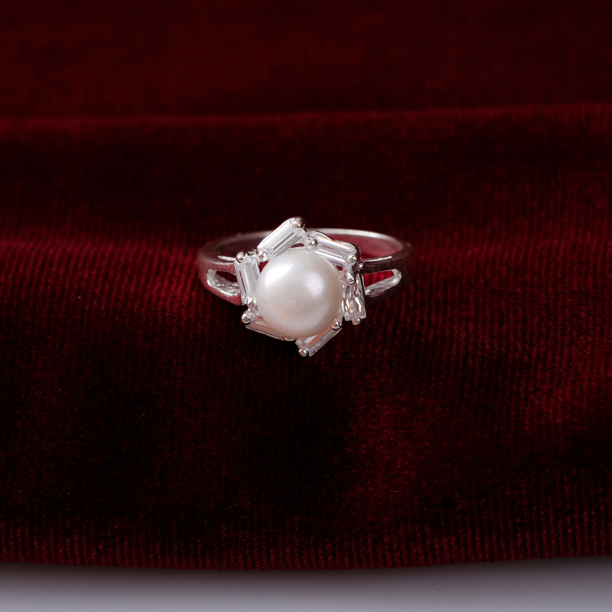 Nhẫn nhỏ xinh 5 chọn lựa mang phong cách nhẹ nhàng , trẻ trung thương hiệu Opal