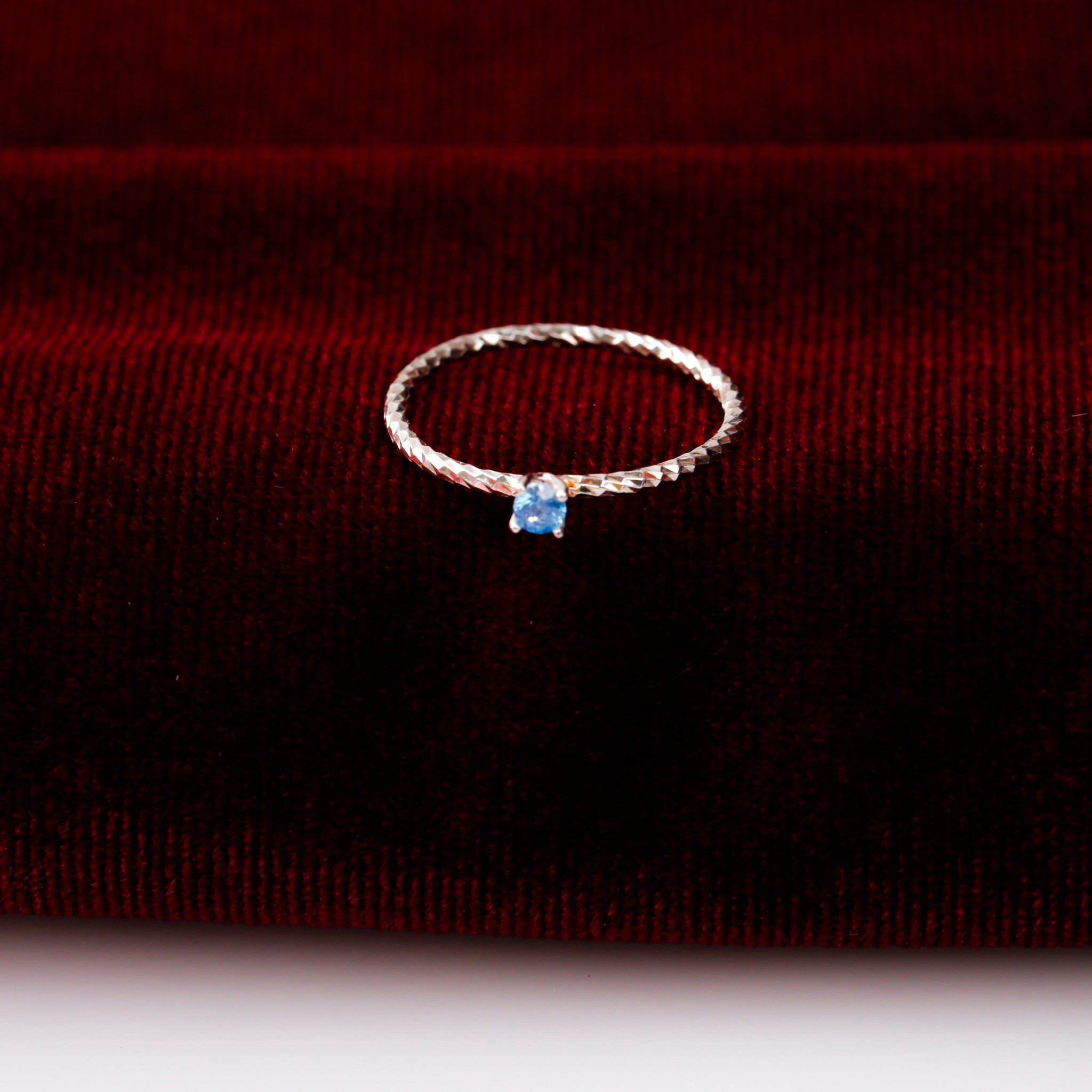 Nhẫn nhỏ xinh 5 chọn lựa mang phong cách nhẹ nhàng , trẻ trung thương hiệu Opal