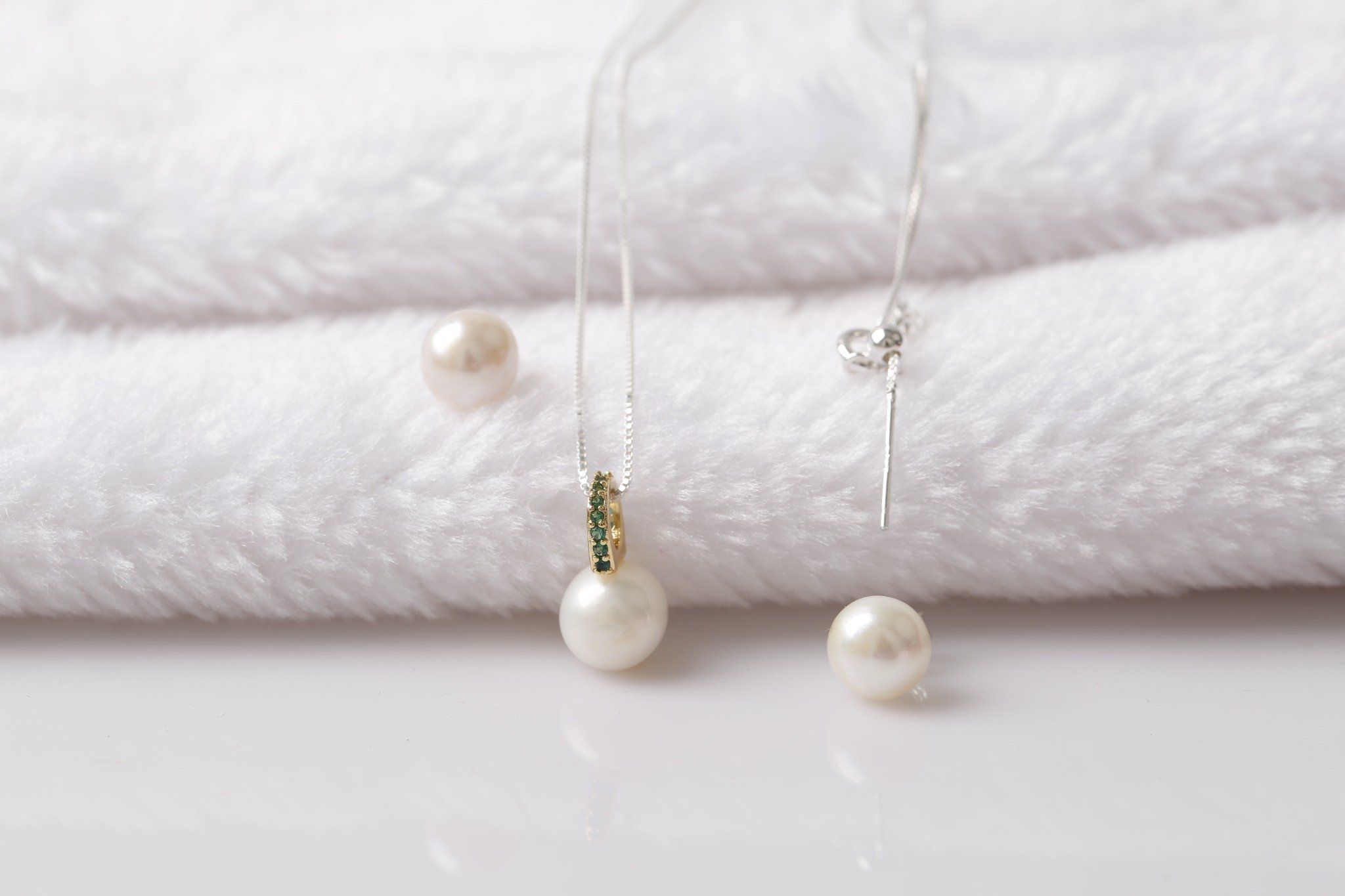dây chuyền Bạc đính ngọc trai thương hiệu Opal phong cách trẻ trung , hiện đại . Quà tặng hoa tai .