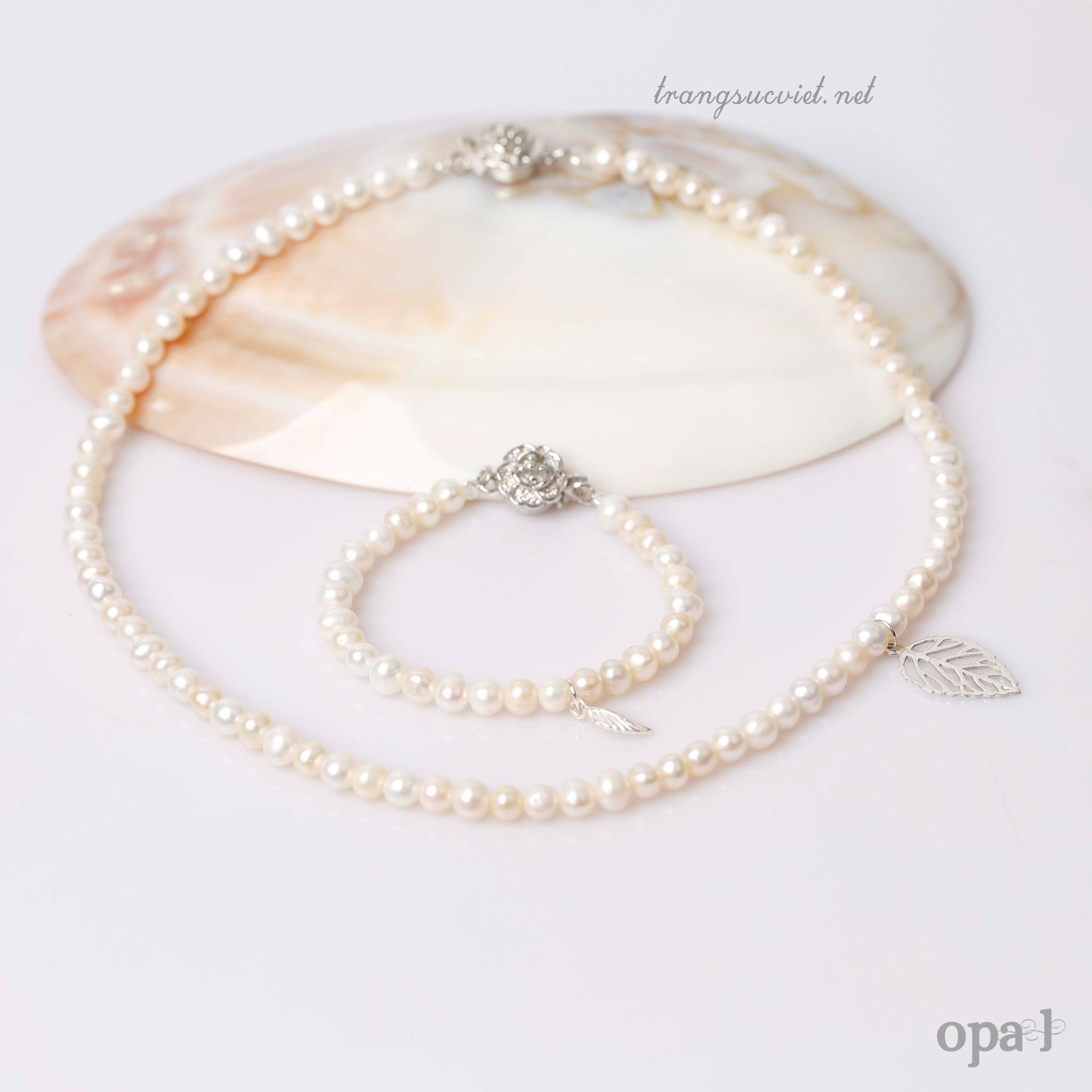 Vòng cổ ngọc trai choker hạt nhí