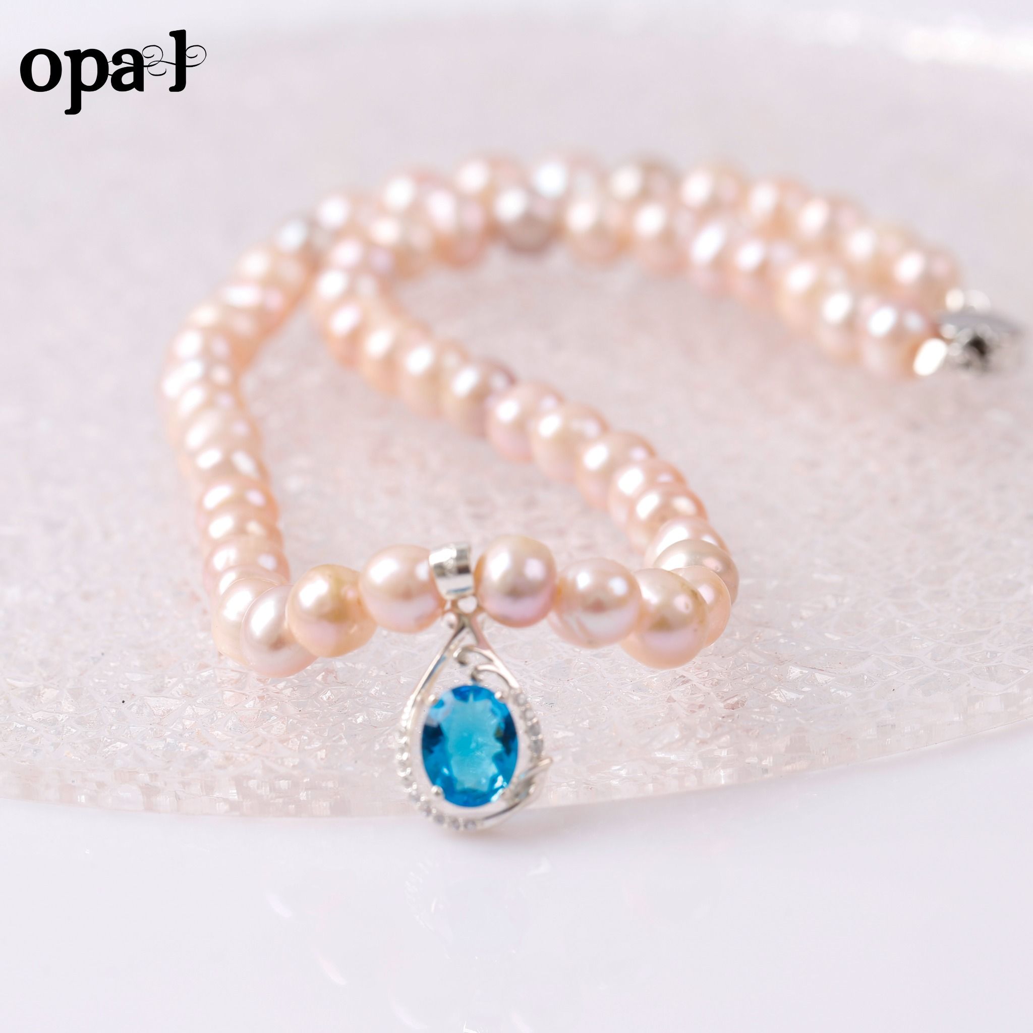 Vòng cổ Ngọc Trai thật đính mặt đá xanh biển , đỏ thẫm ,phong cách trẻ trung thời thượng .