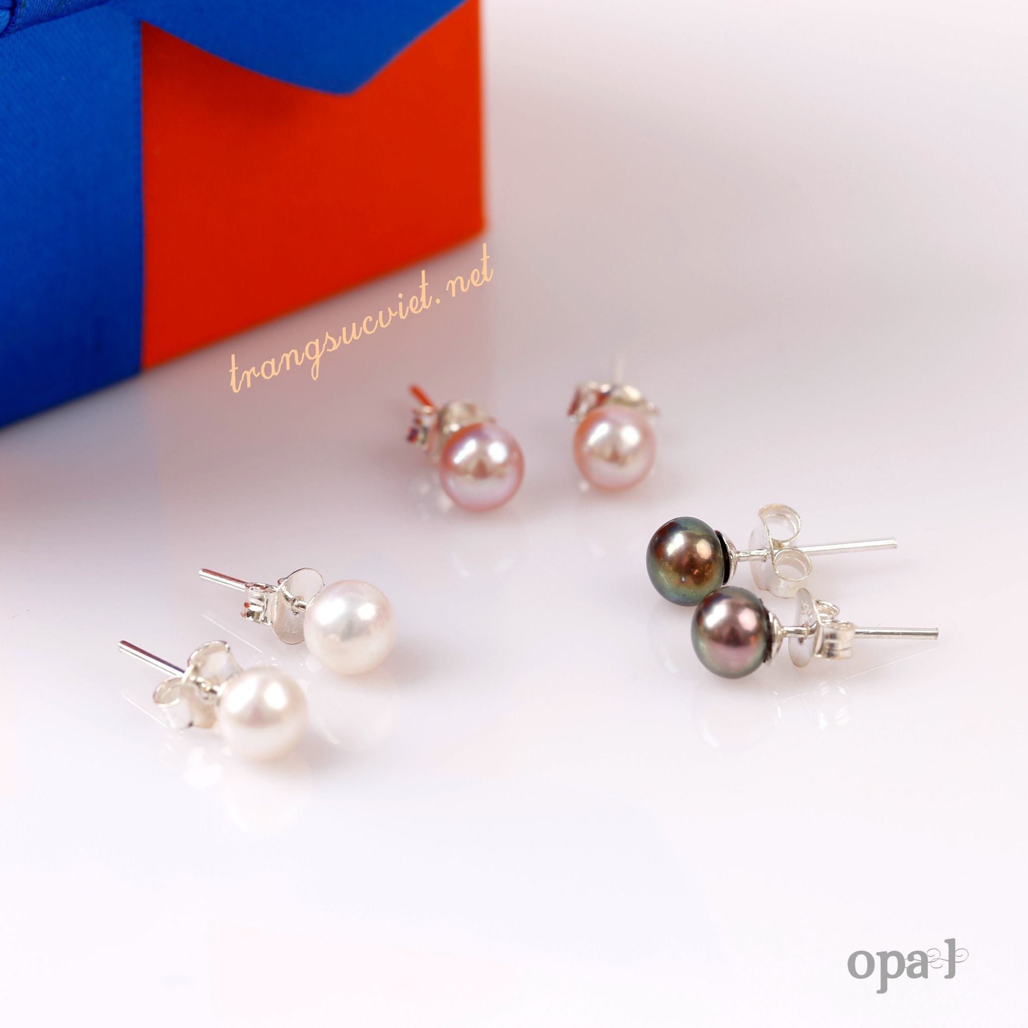 Hoa tai nụ ngọc trai tự nhiên phong cách truyền thống trẻ trung thương hiệu Opal