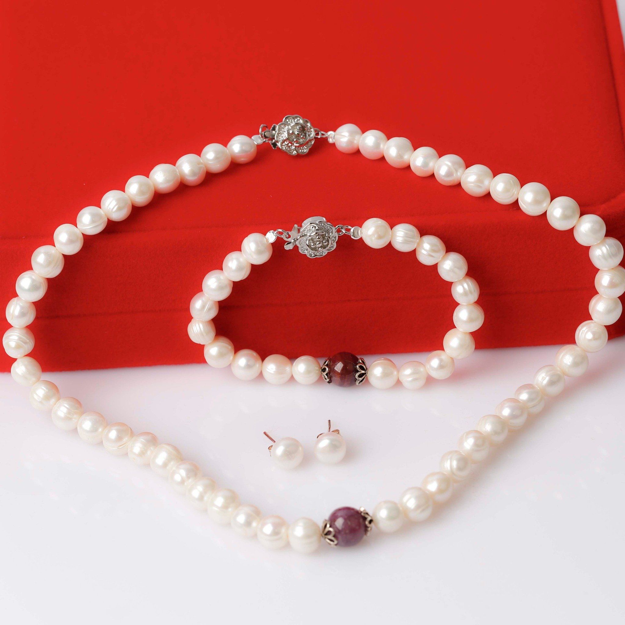 Bộ ngọc trai trắng 8li đính đá mã não 10 li phong thuỷ dành tặng Mẹ thương hiệu Opal