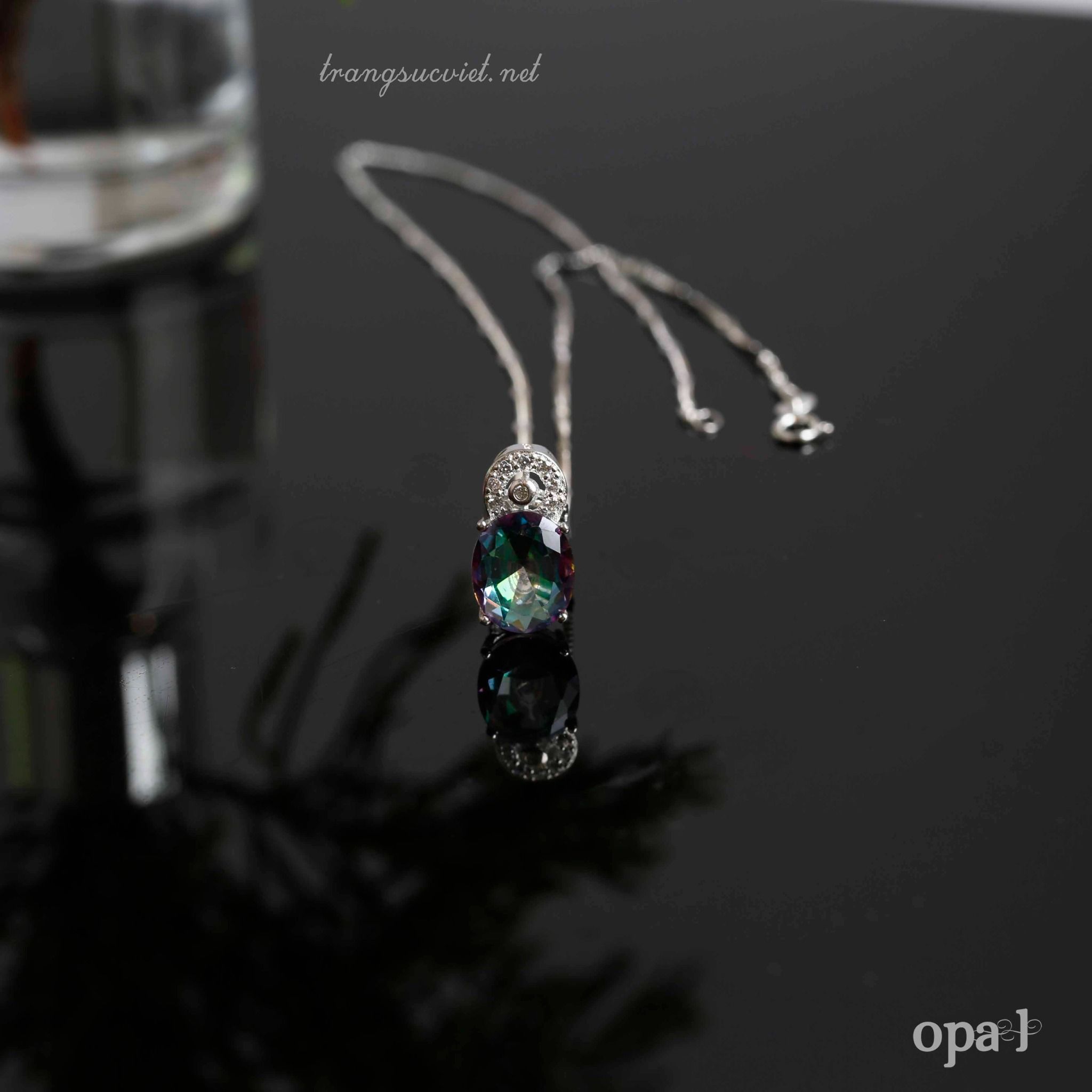 Dây chuyền bạc chất liệu đá CZ phong cách trẻ trung ấn tượng thương hiệu Opal. Tặng dây da phong cách.