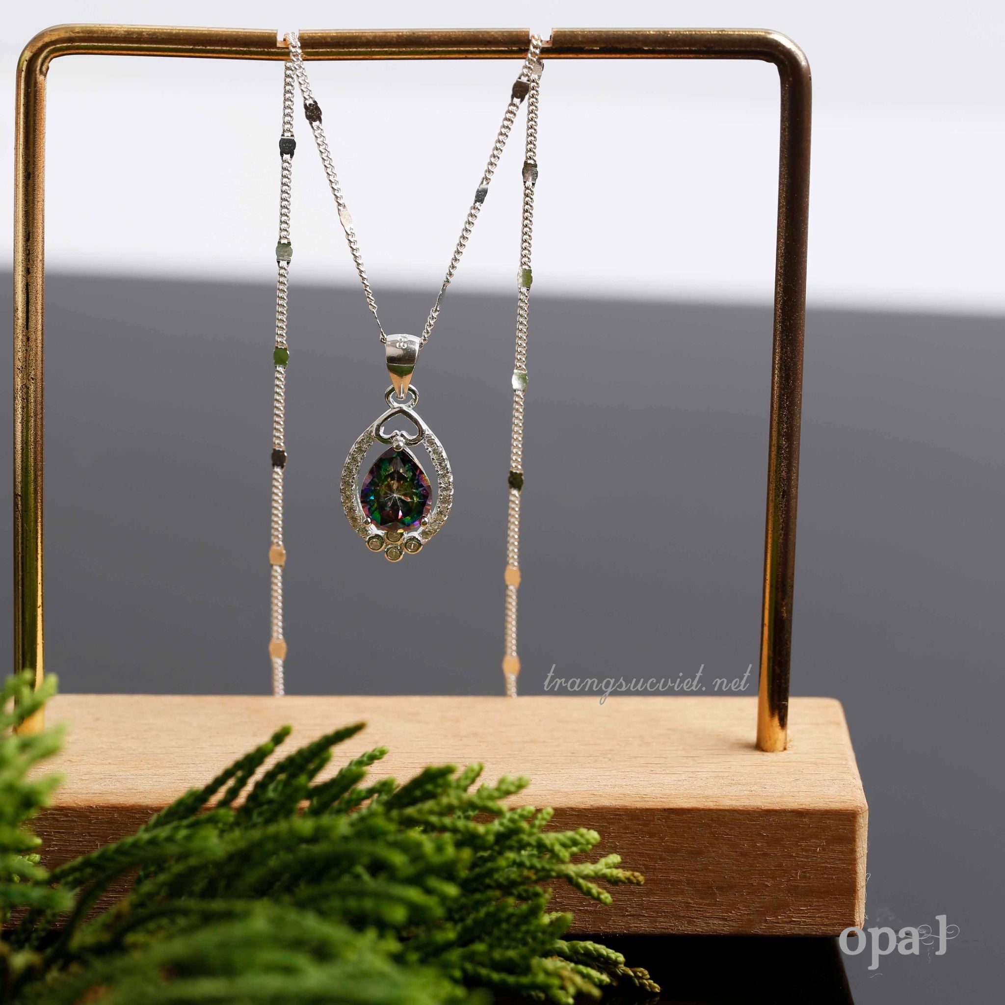 Dây chuyền bạc chất liệu đá CZ phong cách trẻ trung ấn tượng thương hiệu Opal. Tặng dây da phong cách.