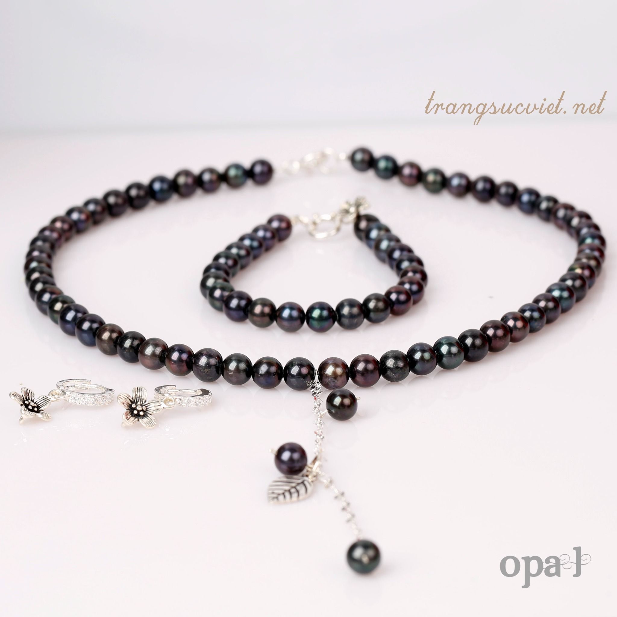 Bộ ngọc trai ánh đen mang phong cách đẳng cấp thiết kế phiên bản giới hạn, thương hiệu Opal.