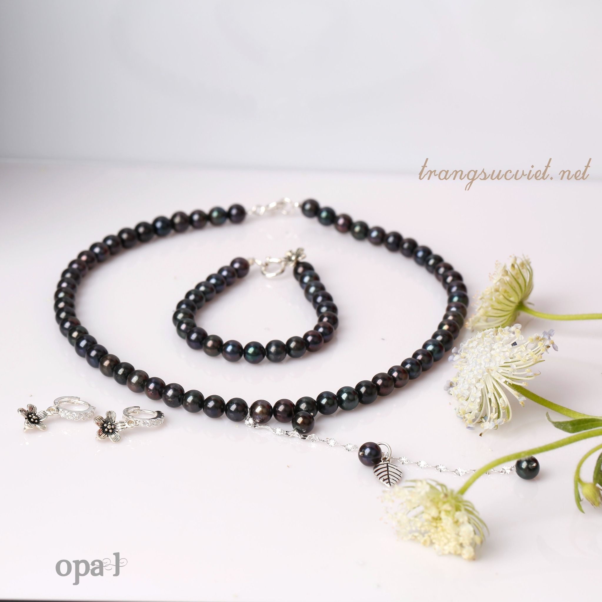  Bộ ngọc trai ánh đen mang phong cách đẳng cấp thiết kế phiên bản giới hạn, thương hiệu Opal. 