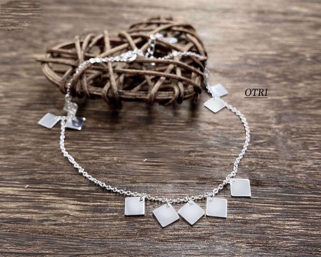 BST LẮC CHÂN 290K