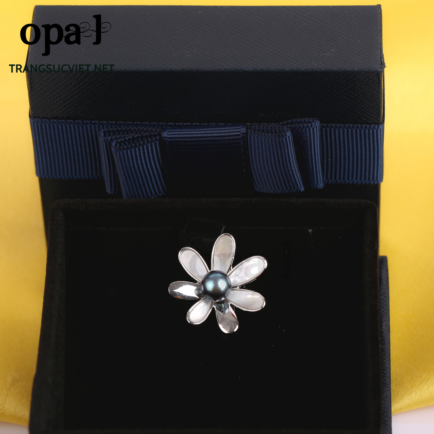 Cài áo bông hoa thương hiệu OPAL