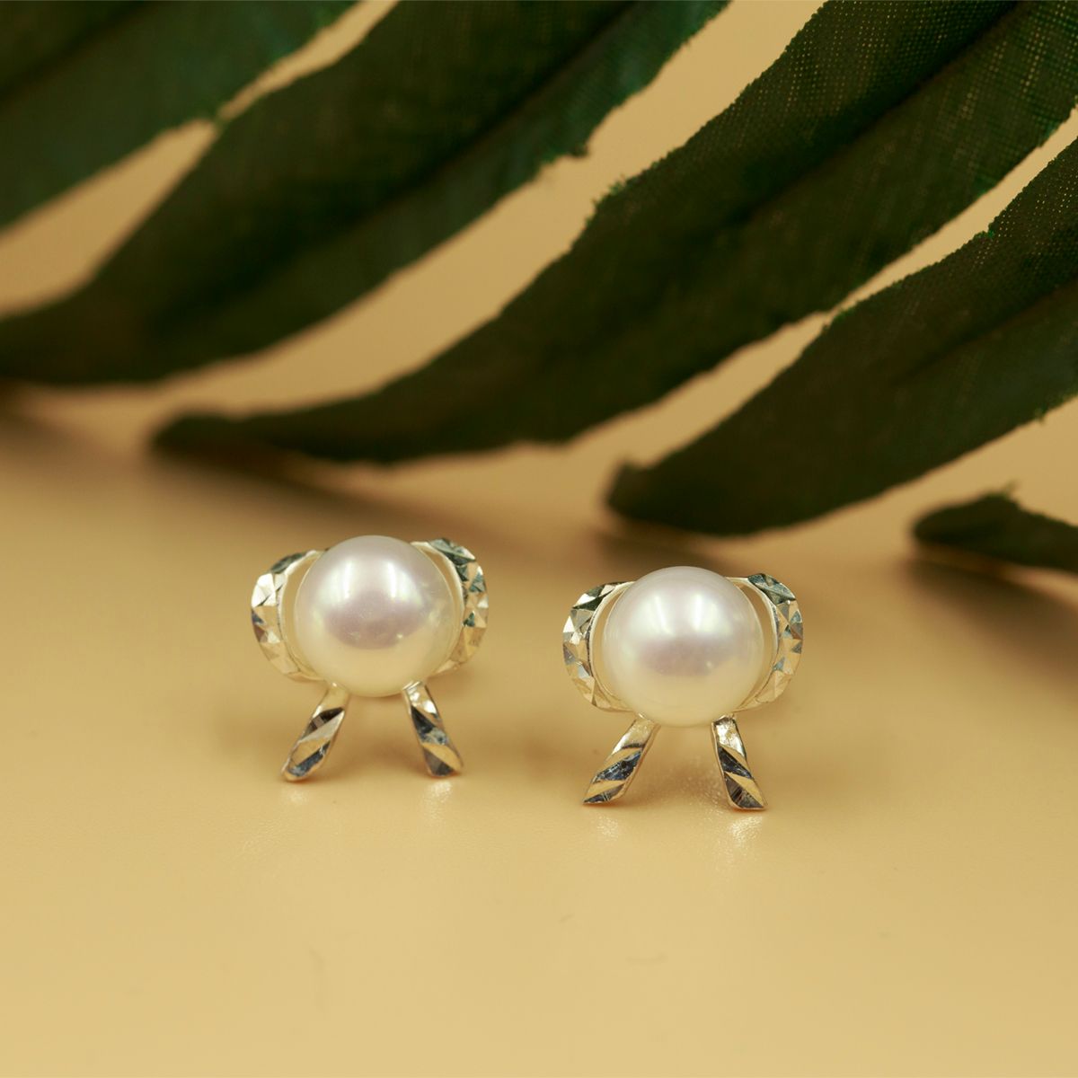 Hoa tai bạc đính ngọc trai OPAL