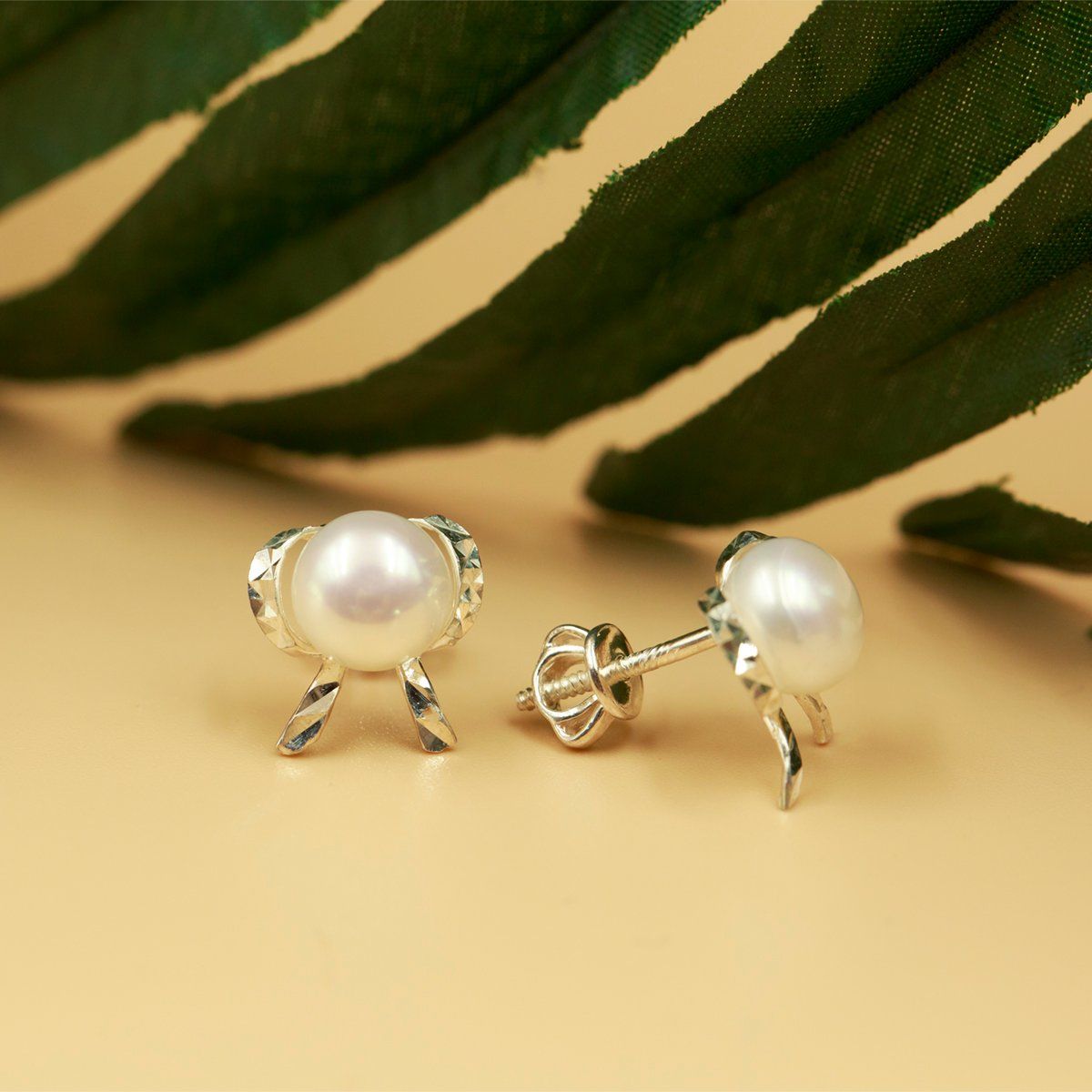 Hoa tai bạc đính ngọc trai OPAL