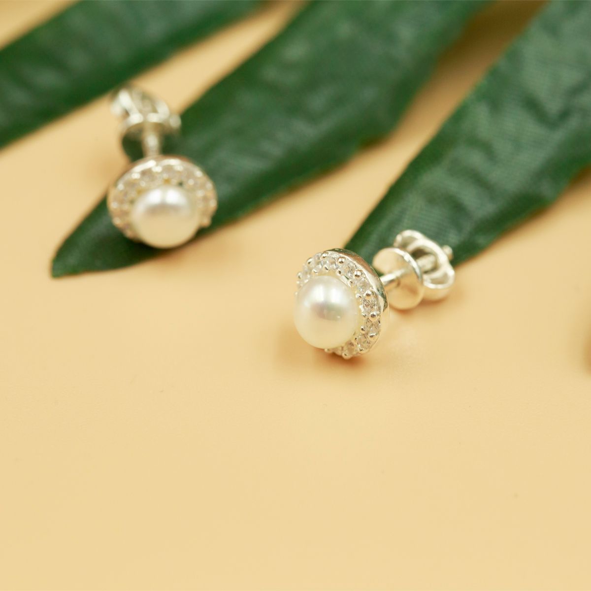 Hoa tai bạc đính ngọc trai OPAL