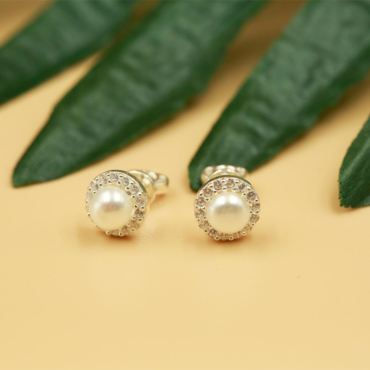 Hoa tai bạc đính ngọc trai OPAL