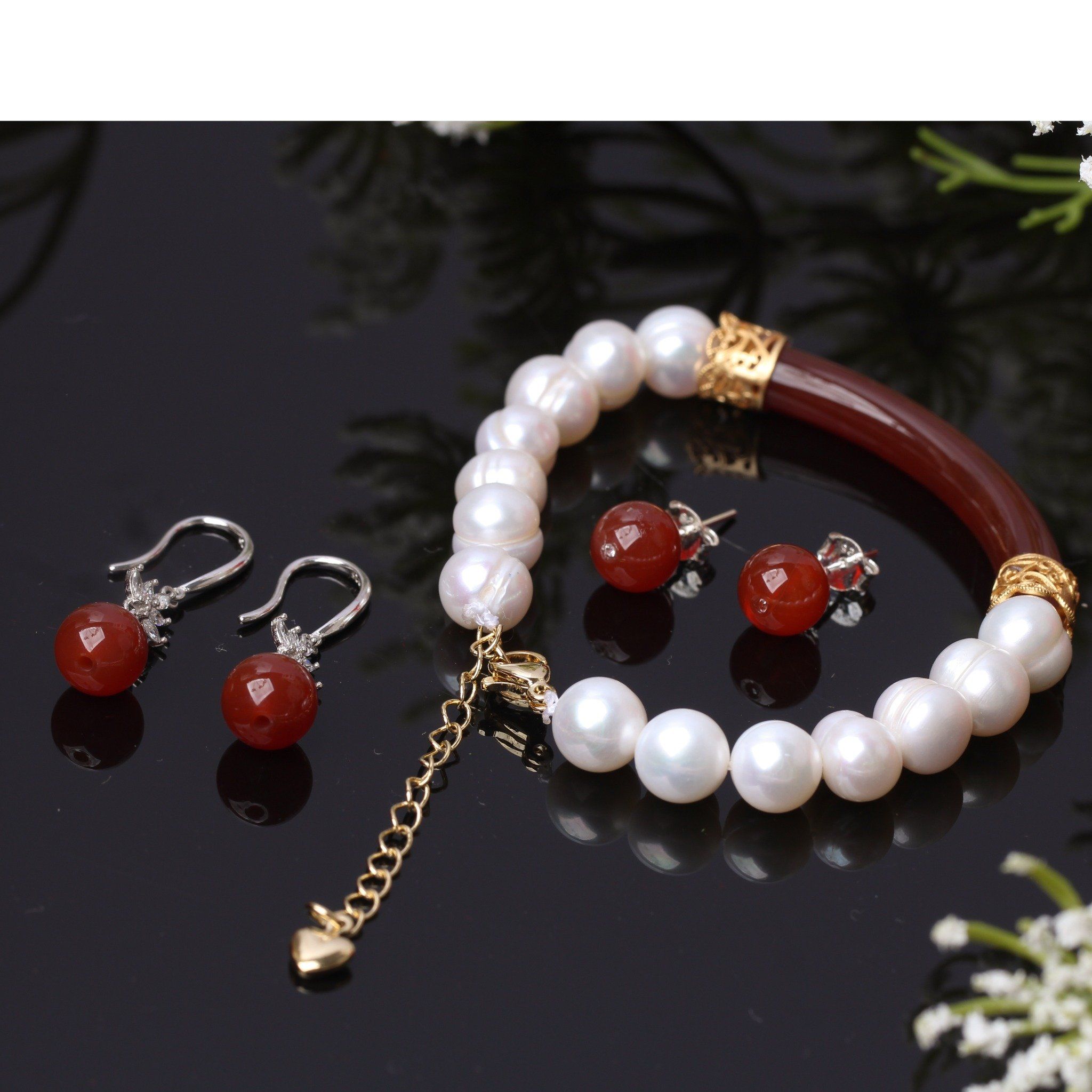 Vòng tay và hoa tai dành tặng Mẹ 2 chọn lựa
