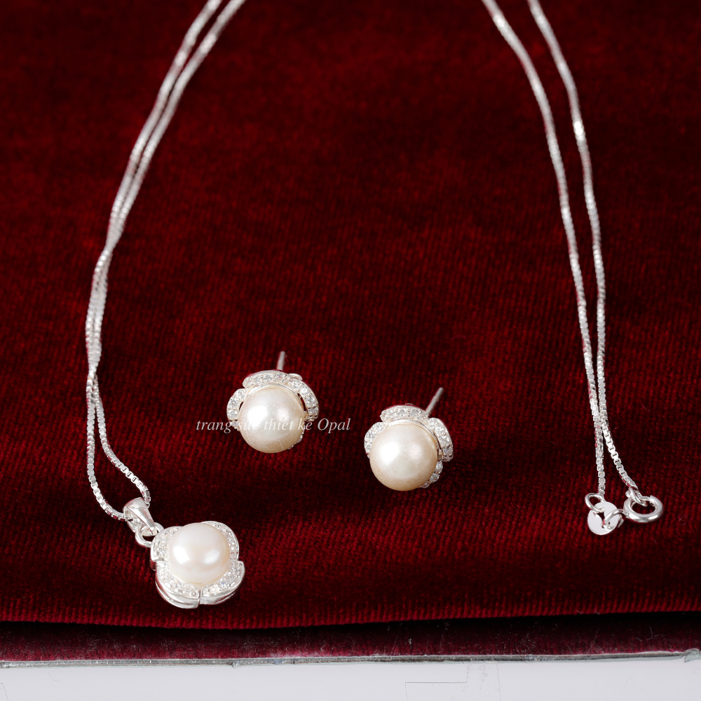 Bộ sản phẩm dây chuyền và hoa tai ngọc trai thương hiệu Opal HT2
