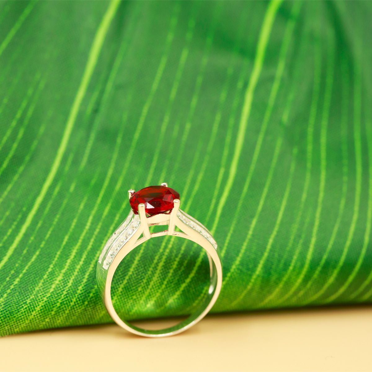 Nhẫn bạc đính đá Ross OPAL
