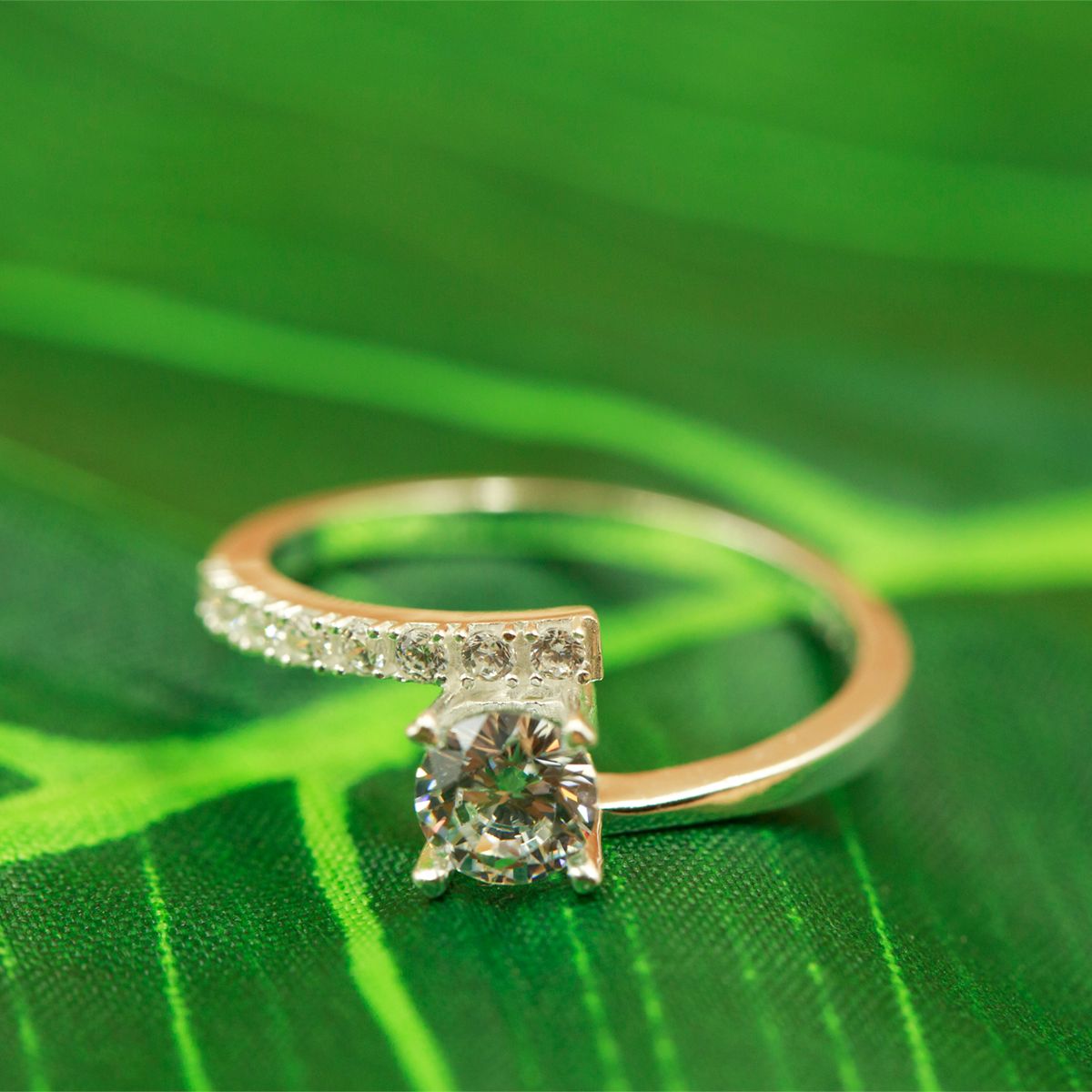 Nhẫn bạc đính đá Ross OPAL