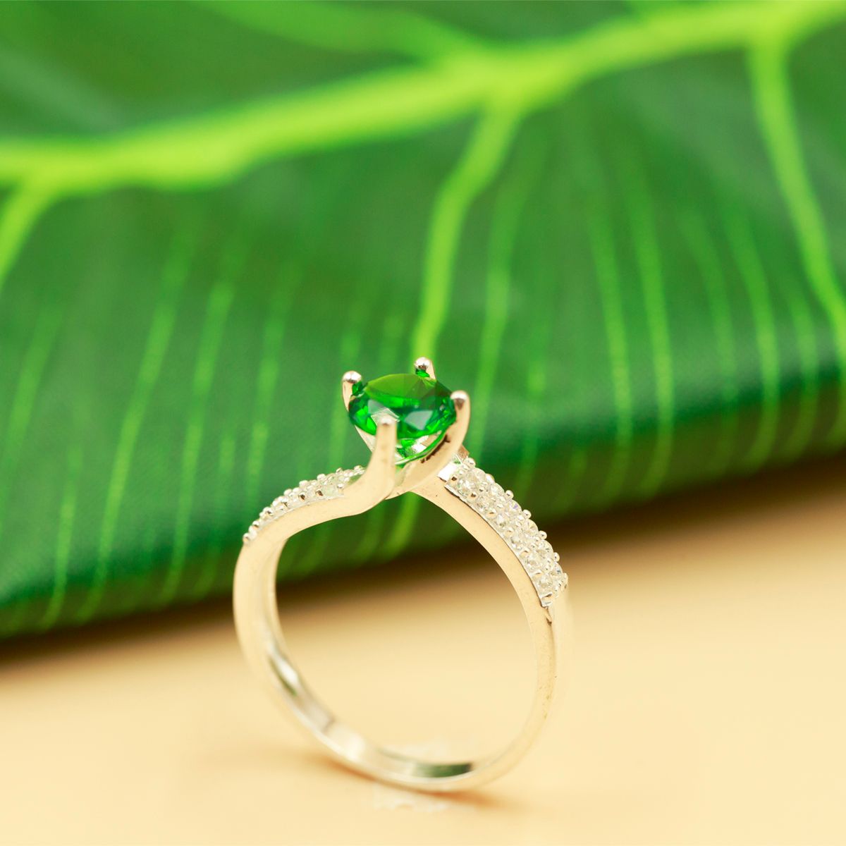 Nhẫn bạc đính đá Ross OPAL