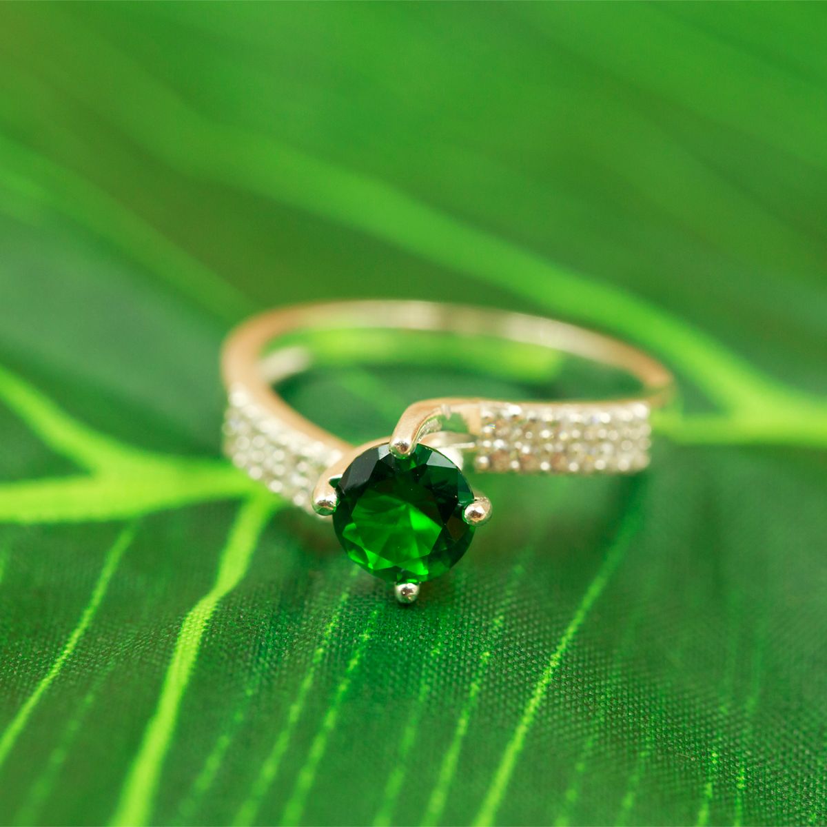 Nhẫn bạc đính đá Ross OPAL