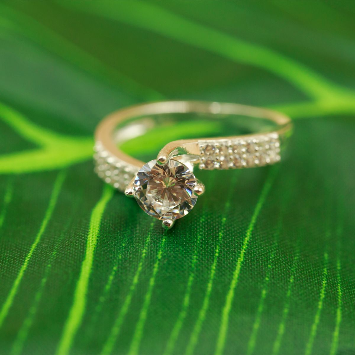 Nhẫn bạc đính đá Ross OPAL