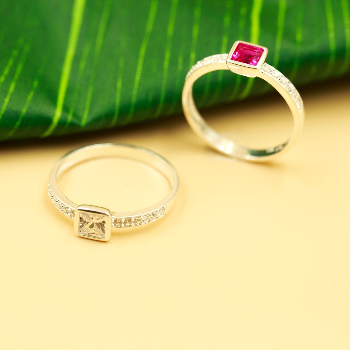 Nhẫn bạc đính đá Ross OPAL