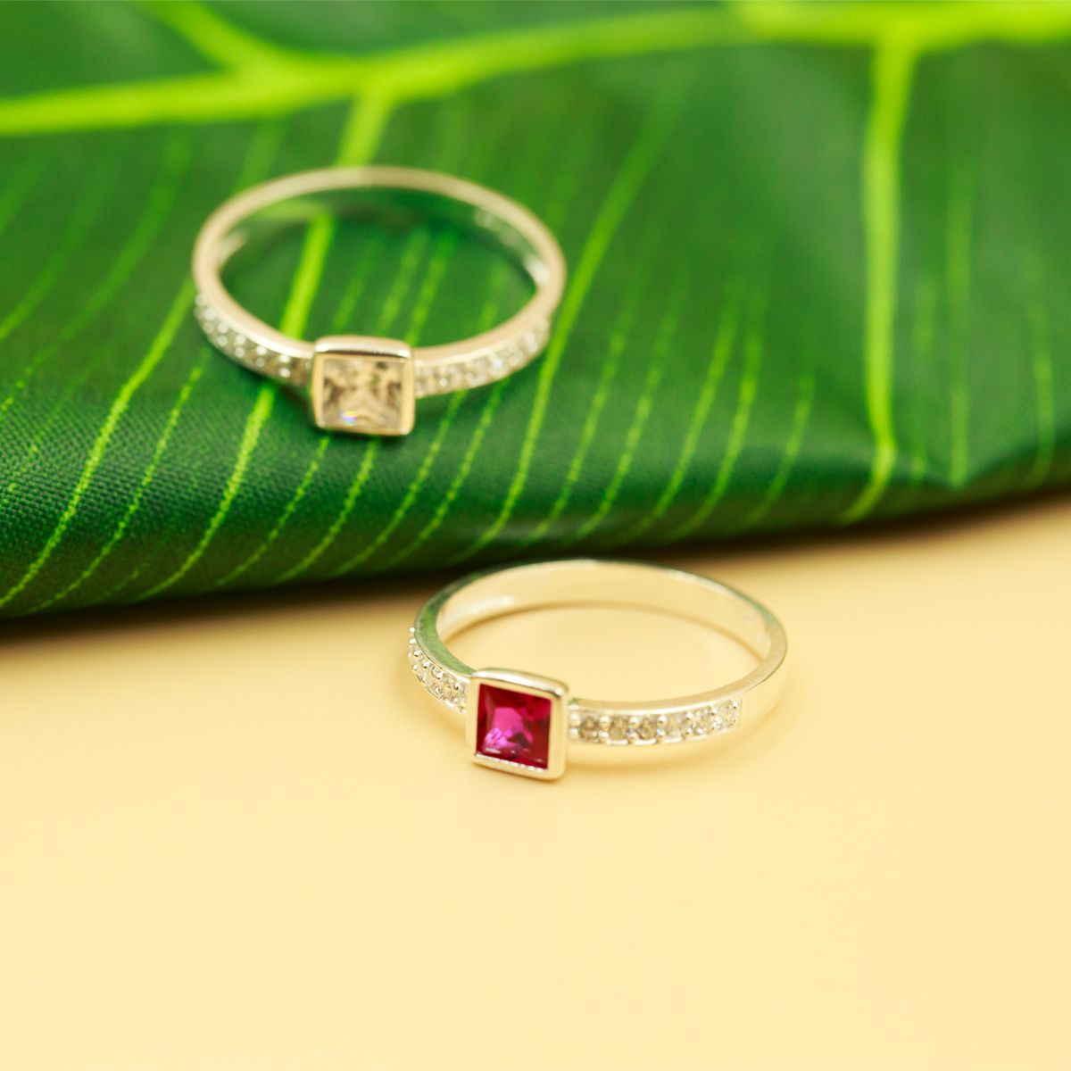 Nhẫn bạc đính đá Ross OPAL