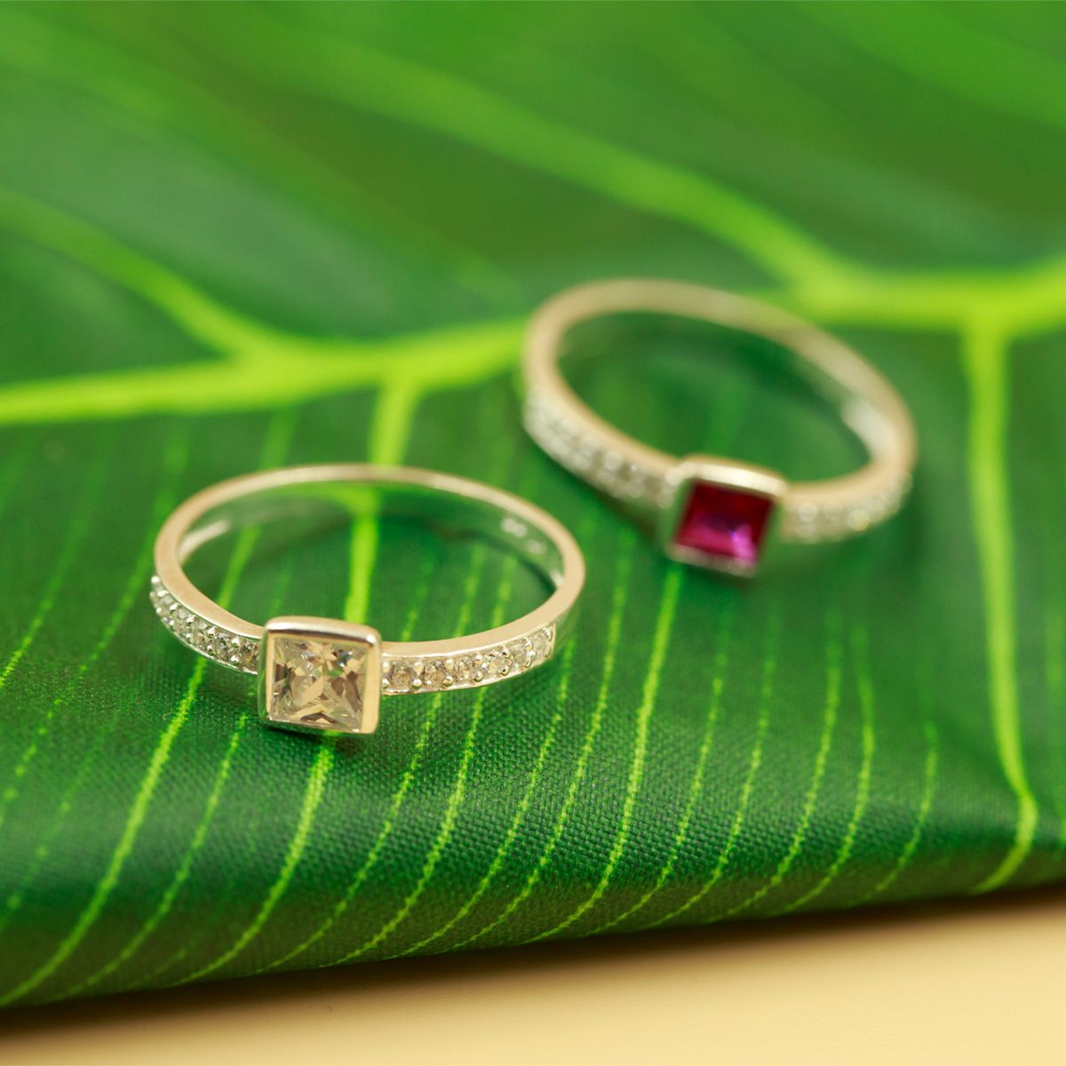 Nhẫn bạc đính đá Ross OPAL