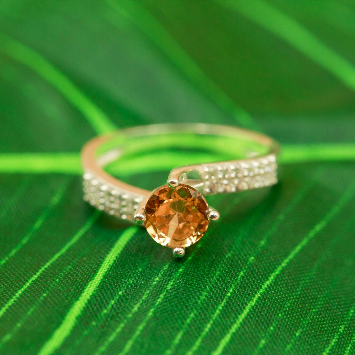 Nhẫn bạc đính đá Ross OPAL