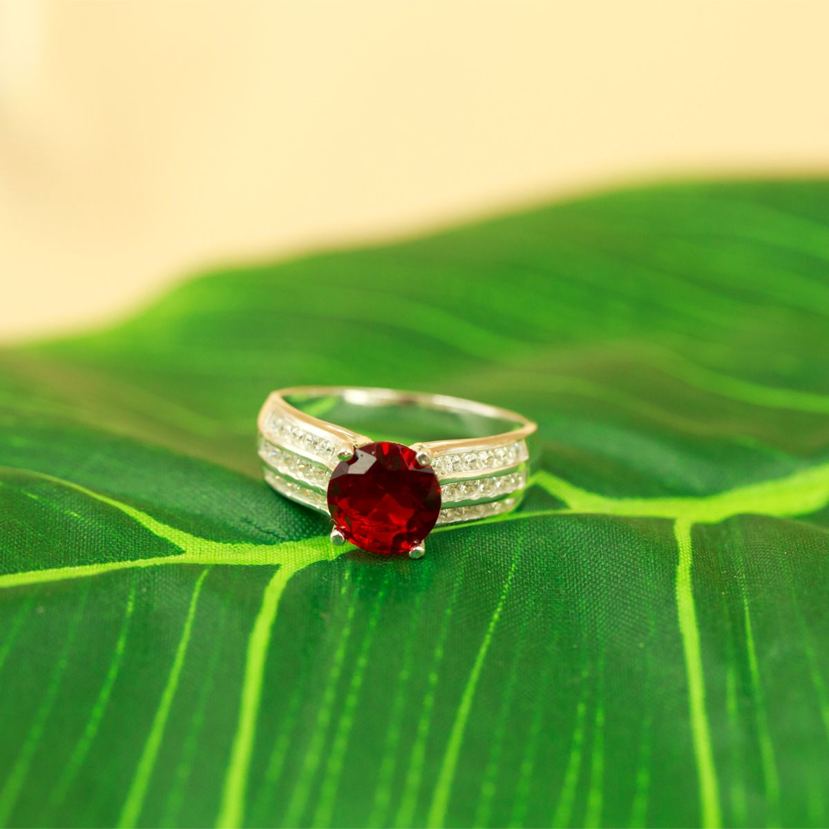 Nhẫn bạc đính đá Ross OPAL