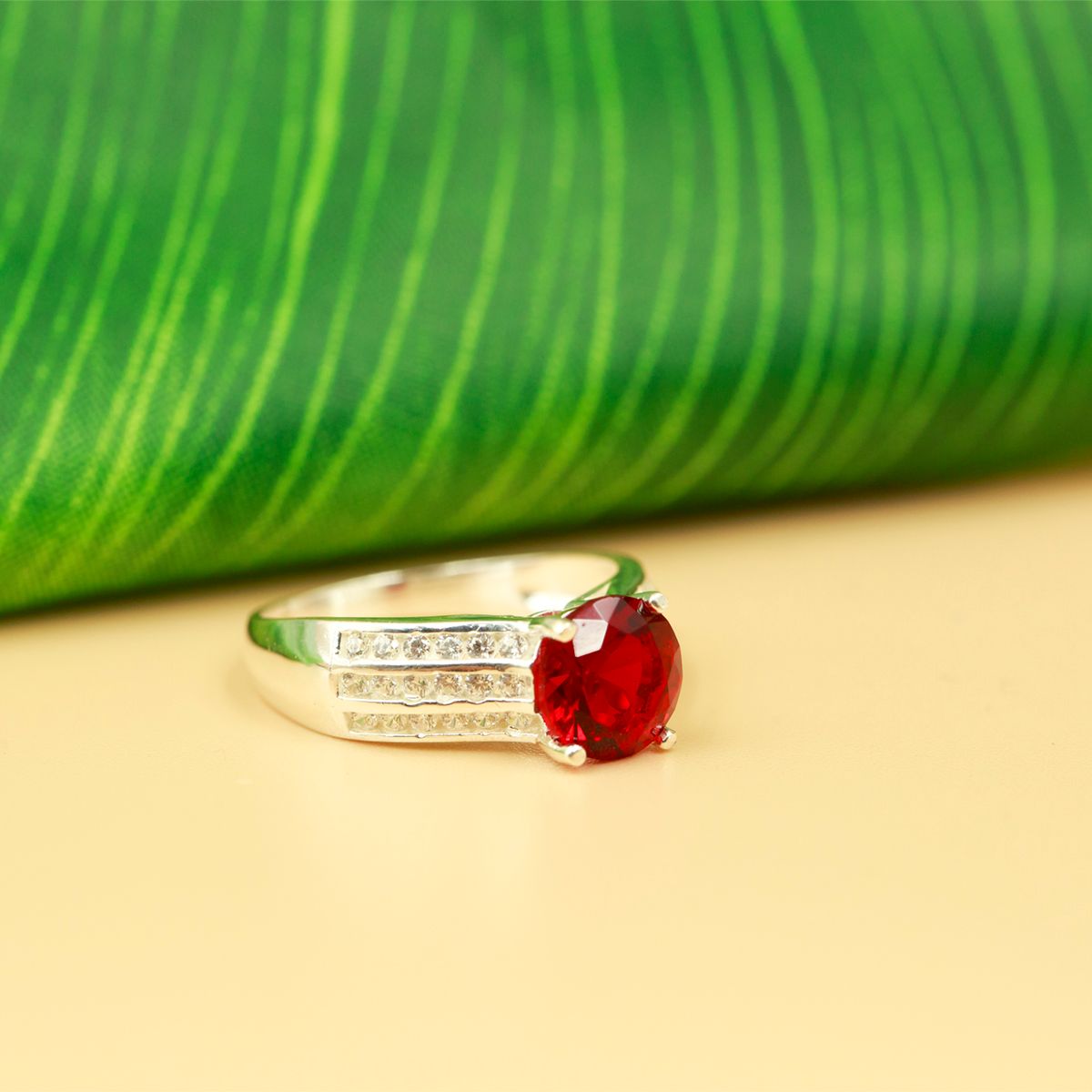 Nhẫn bạc đính đá Ross OPAL