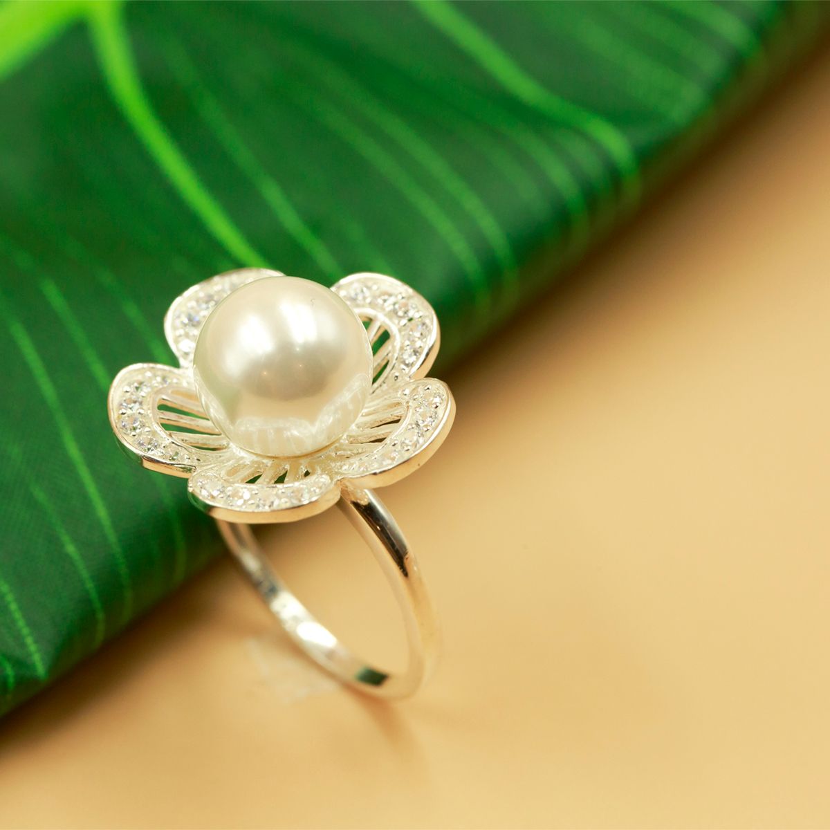 Nhẫn bạc đính ngọc trai OPAL