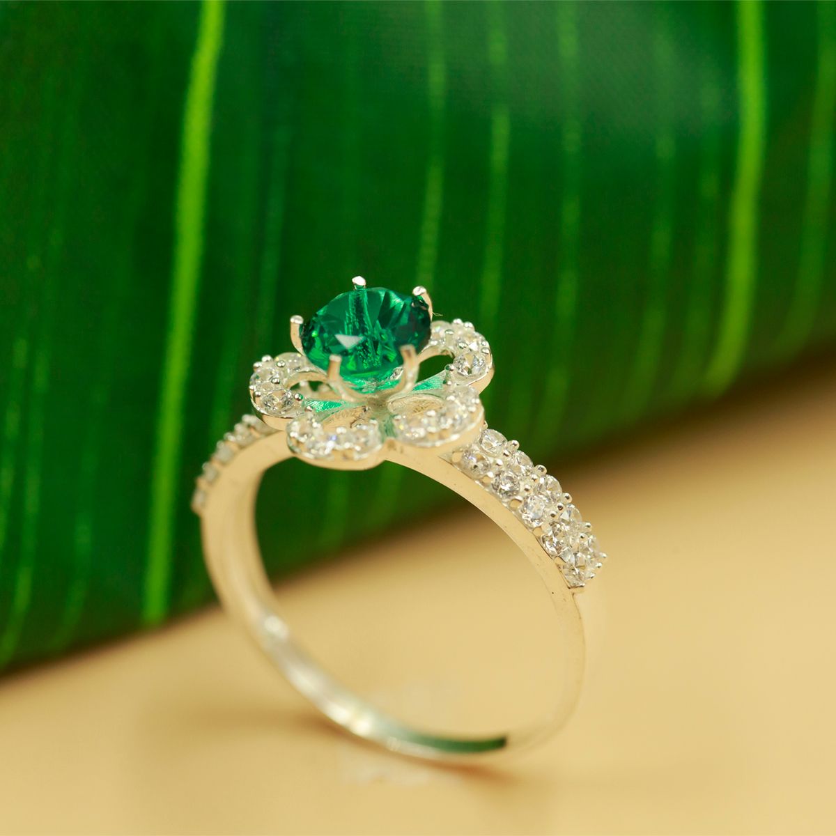 Nhẫn bạc đính đá Ross OPAL