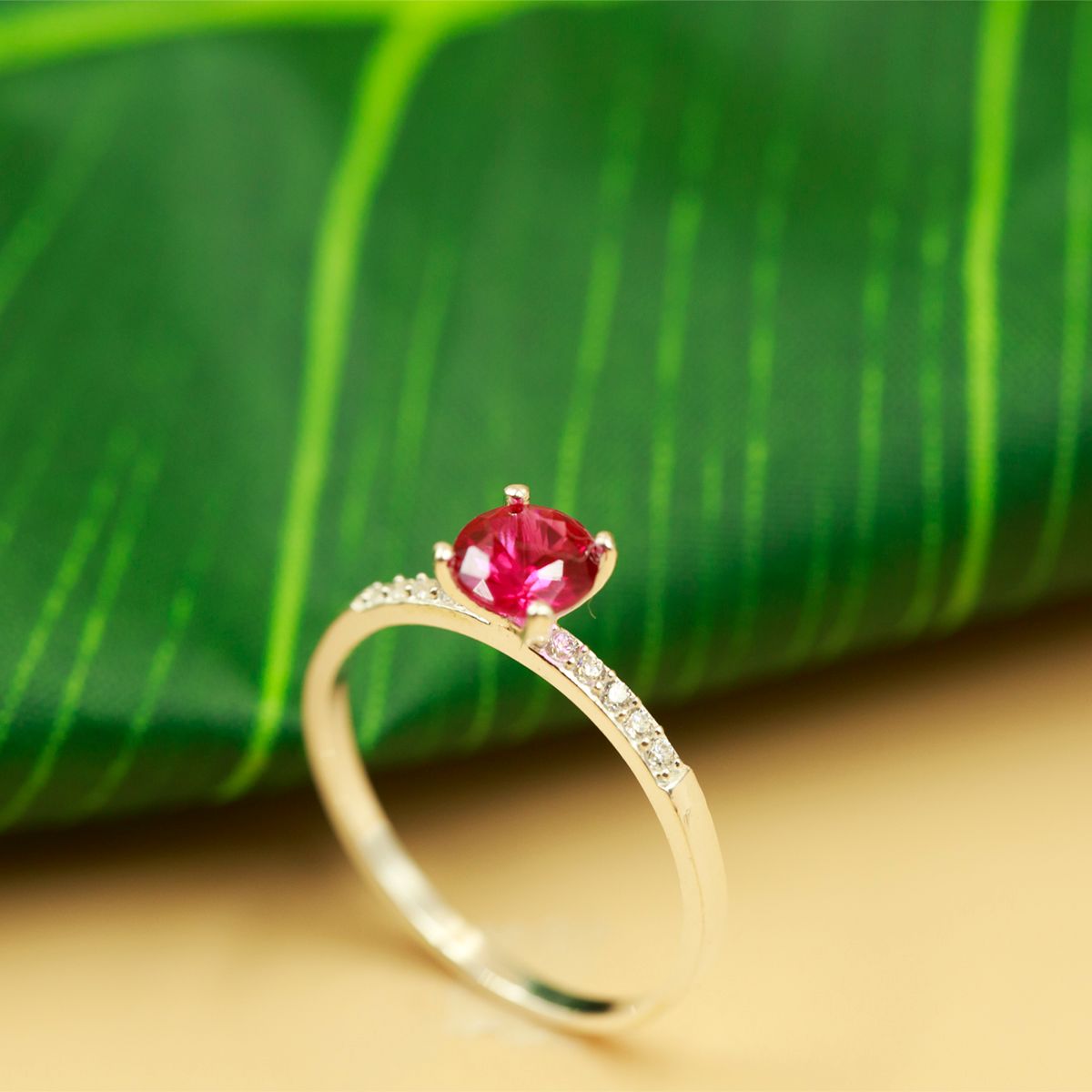 Nhẫn bạc đính đá Ross OPAL