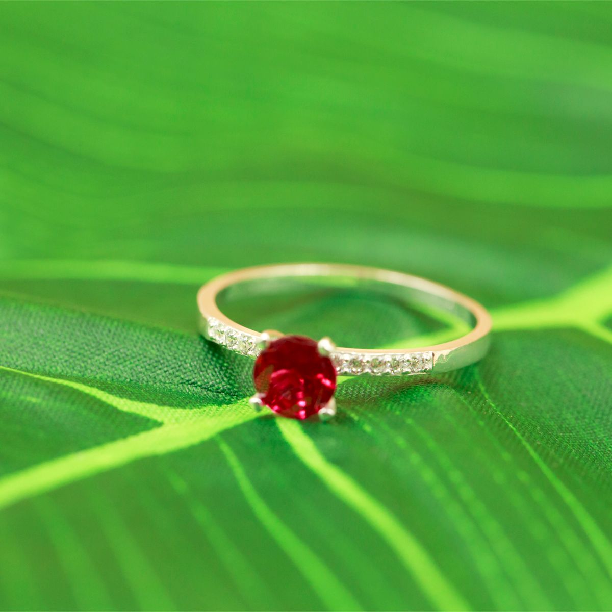 Nhẫn bạc đính đá Ross OPAL