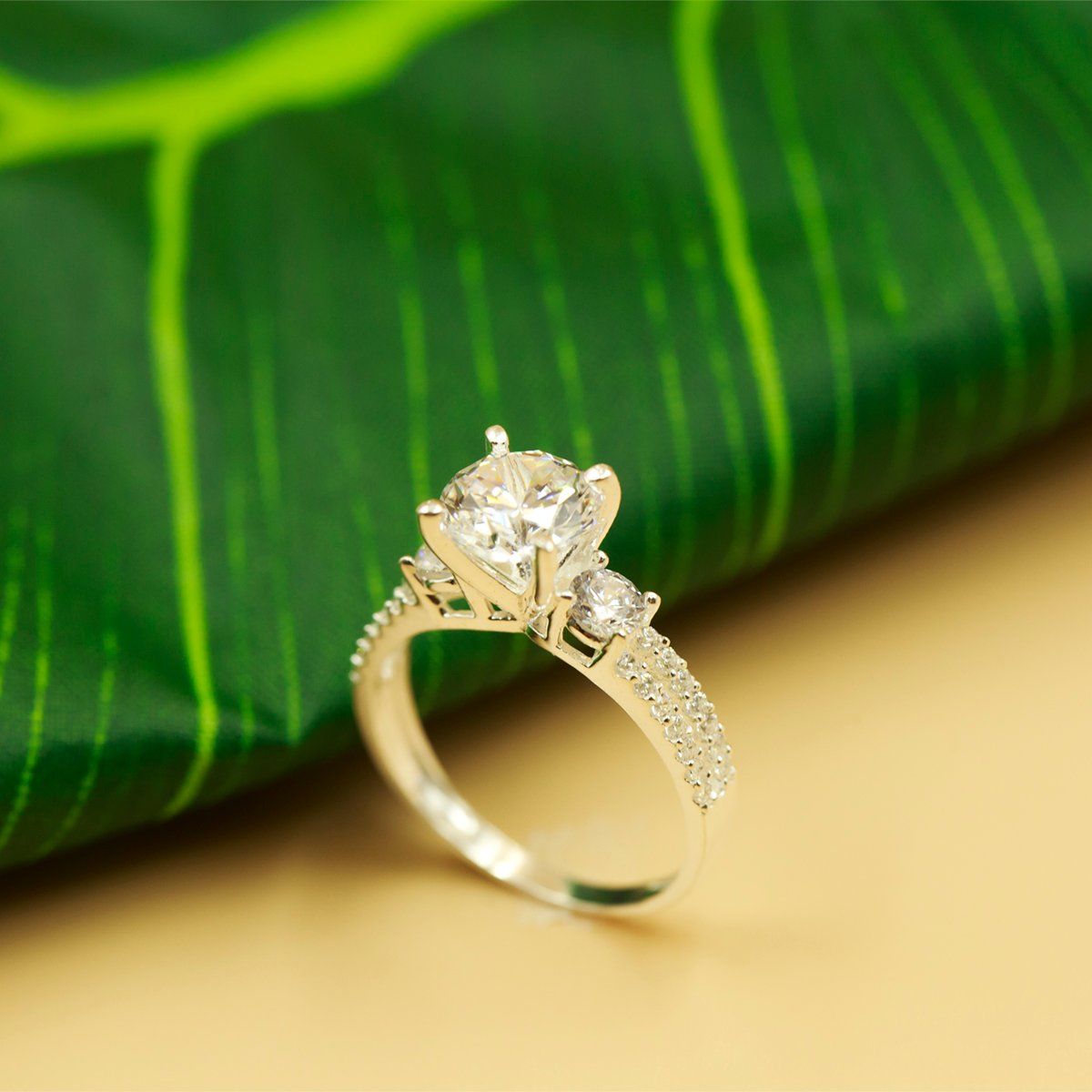 Nhẫn bạc đính đá Ross OPAL