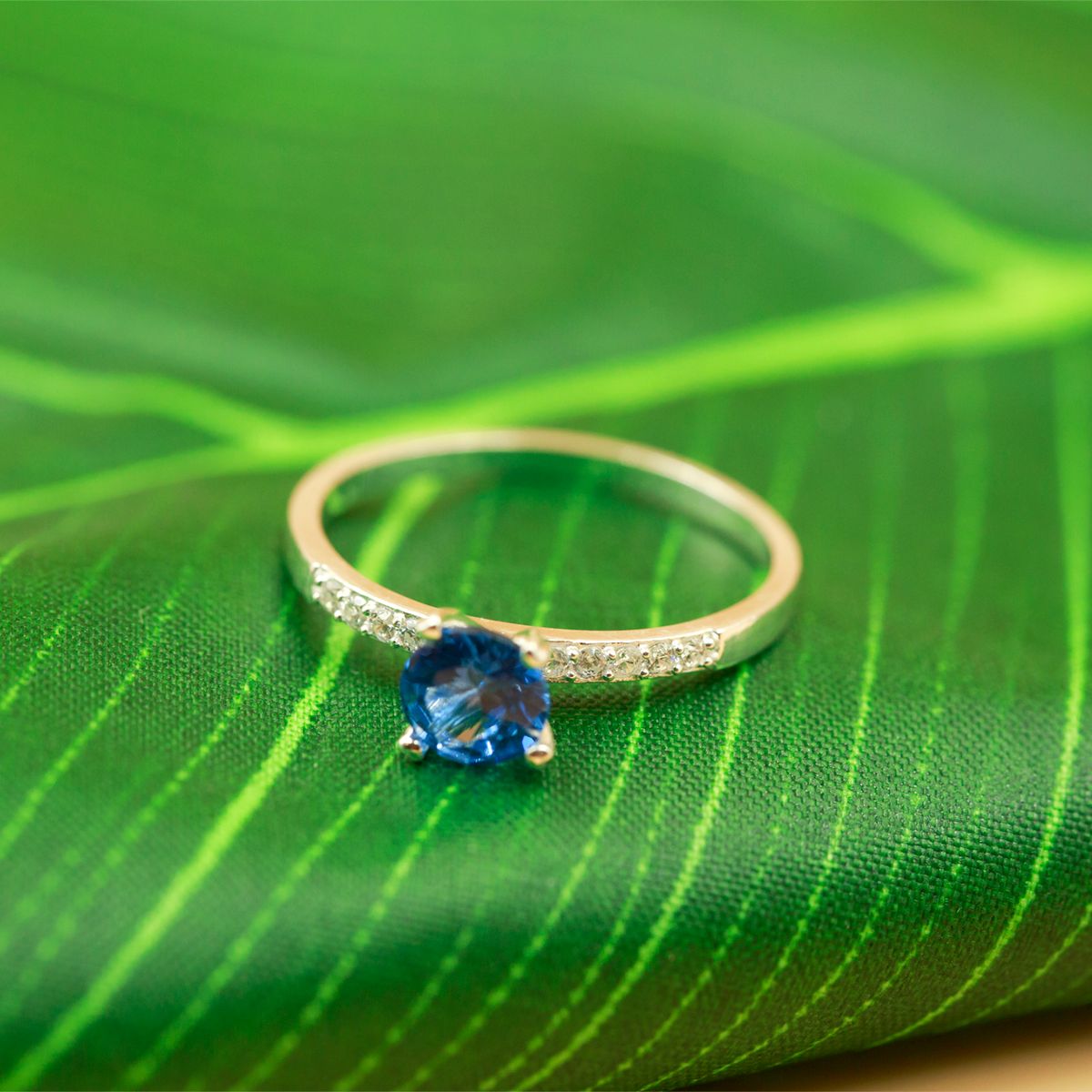 Nhẫn bạc đính đá Ross OPAL