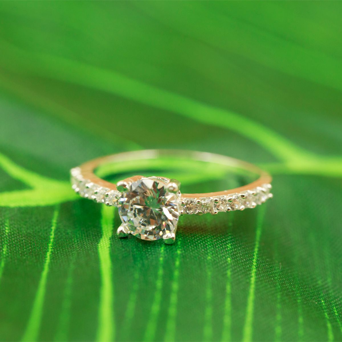 Nhẫn bạc đính đá Ross OPAL