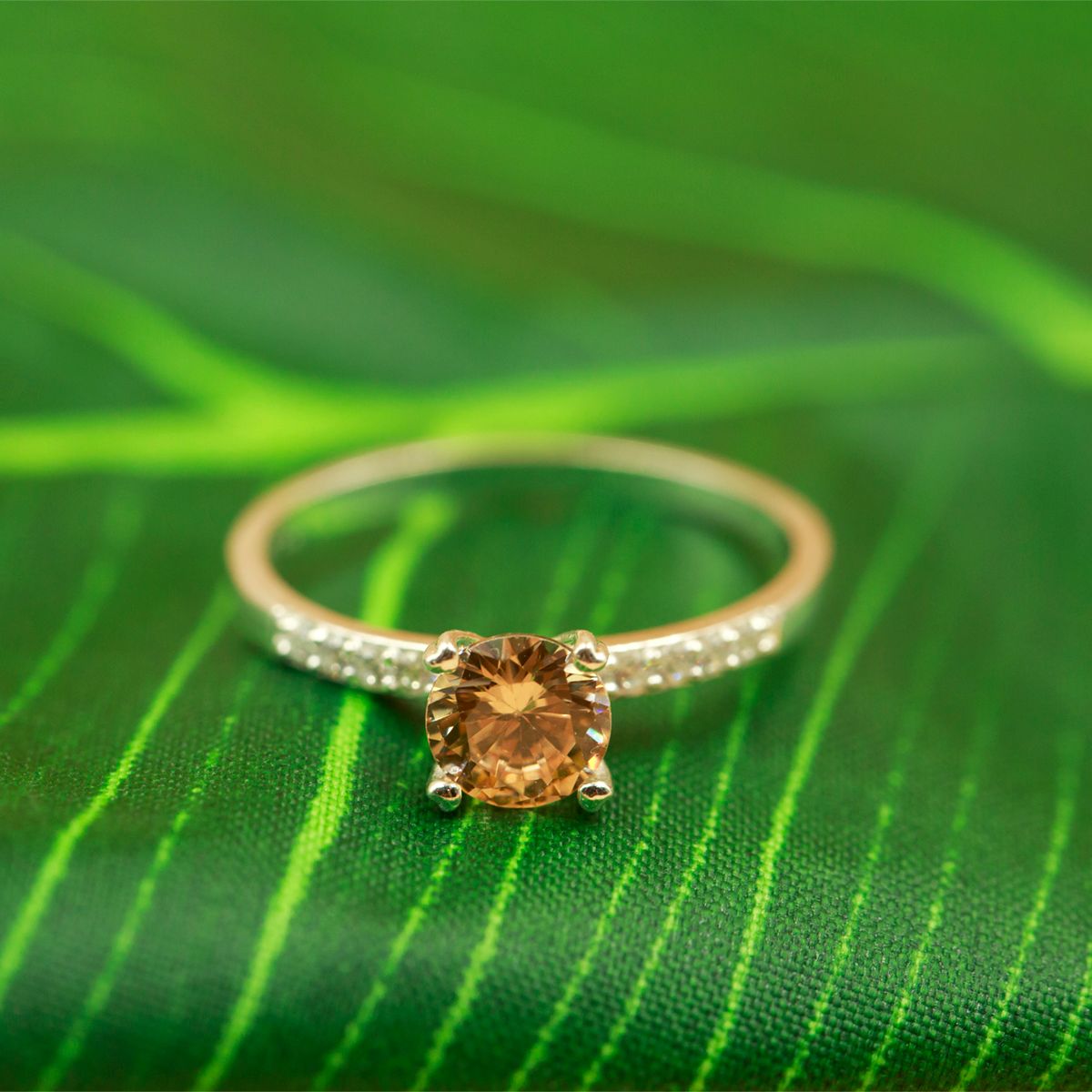 Nhẫn bạc đính đá Ross OPAL