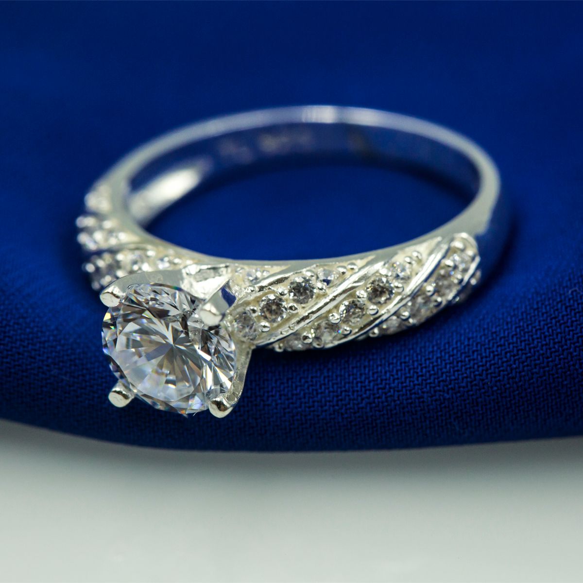 Nhẫn Bạc đính đá Ross thương hiệu Opal