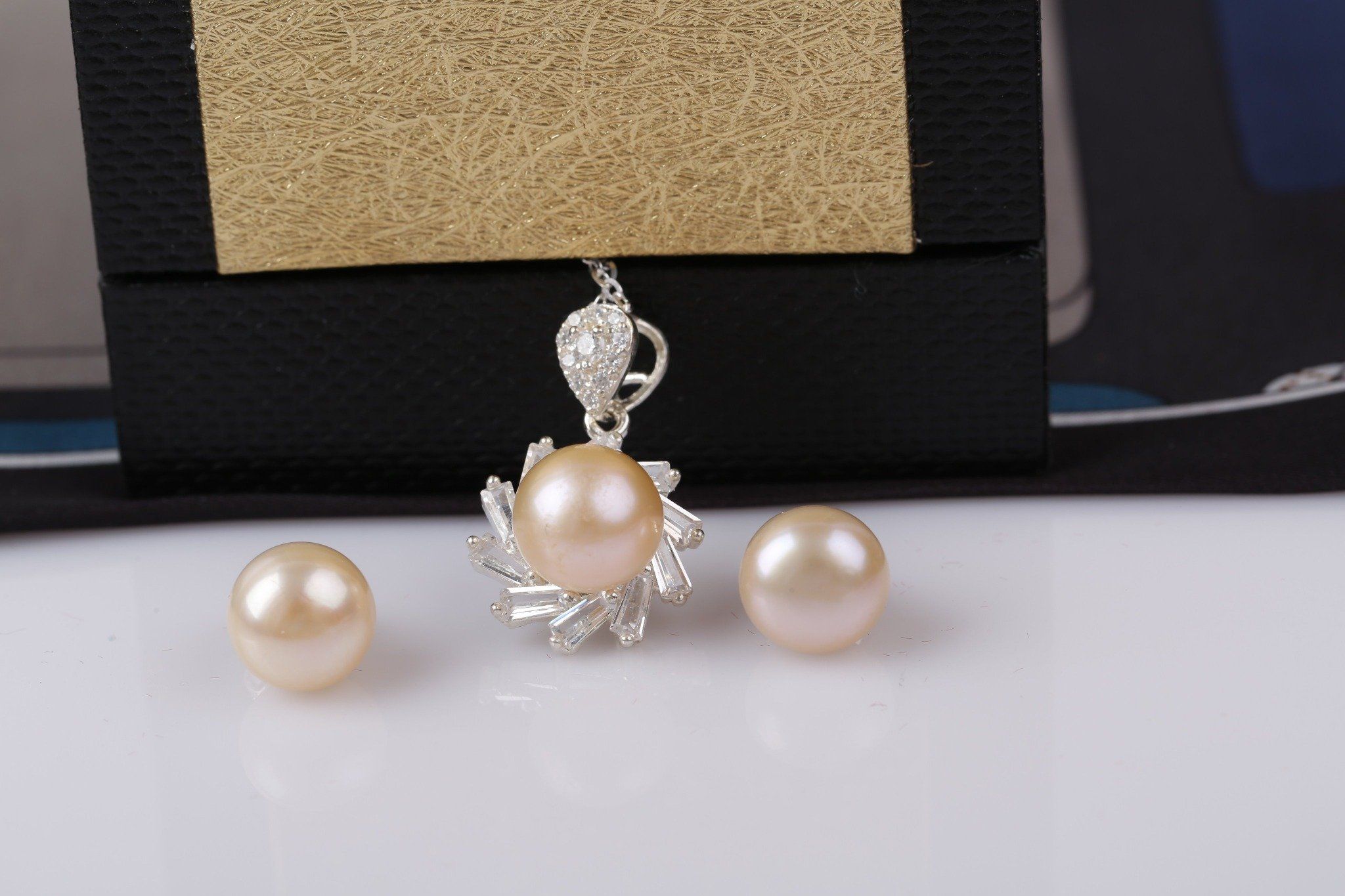 SET DÂY CHUYỀN VÀ HOA TAI NGỌC TRAI THƯƠNG HIỆU OPAL HT2