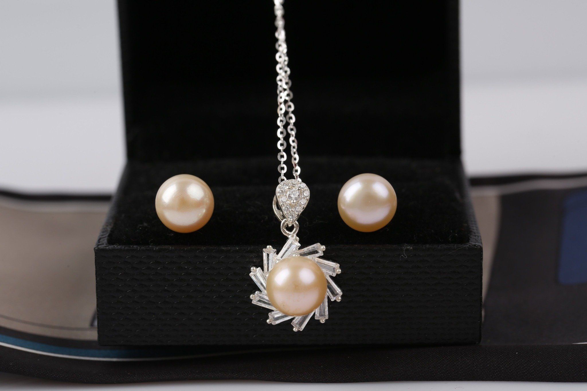 SET DÂY CHUYỀN VÀ HOA TAI NGỌC TRAI THƯƠNG HIỆU OPAL HT2