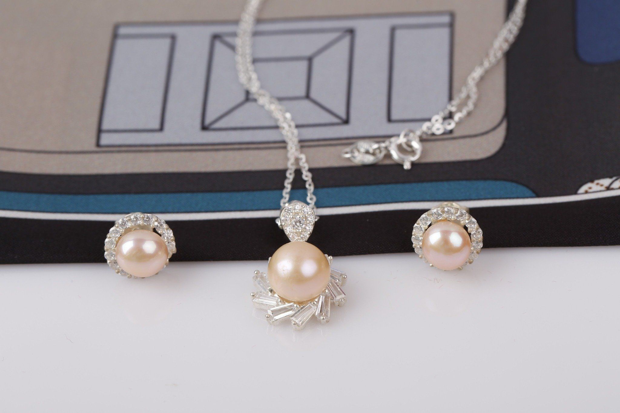 SET DÂY CHUYỀN VÀ HOA TAI NGỌC TRAI THƯƠNG HIỆU OPAL HT2