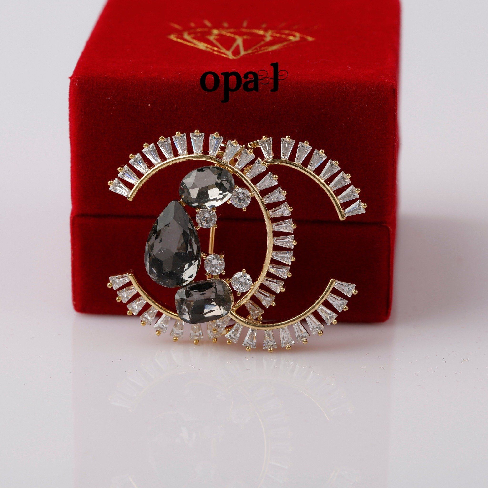 CÀI ÁO VỚI THIẾT KẾ VIÊN ĐÁ ĐEN SANG TRỌNG , TINH TẾ THƯƠNG HIỆU OPAL HT2
